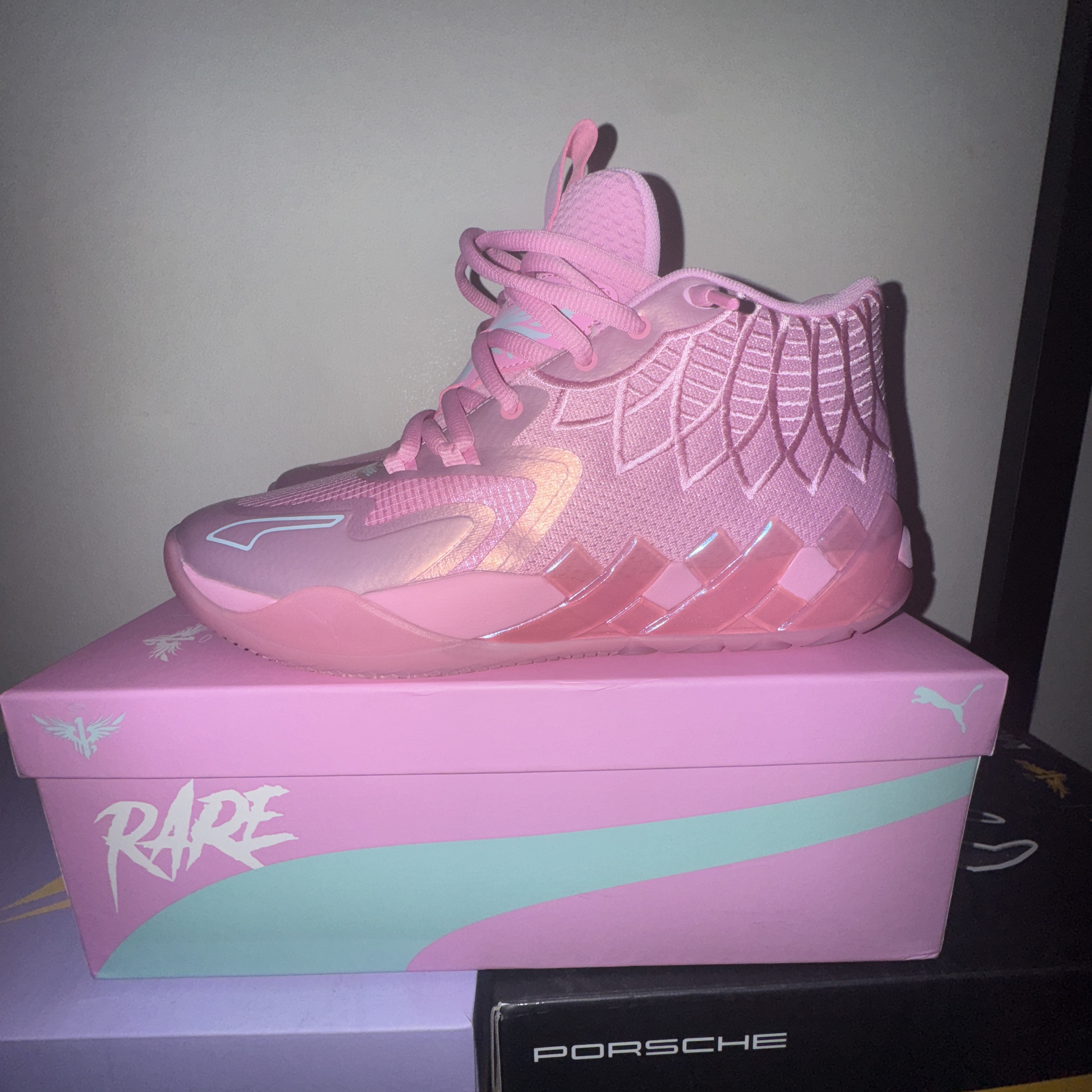 Puma MB.01 Iridescent 착용 스타일 - 1