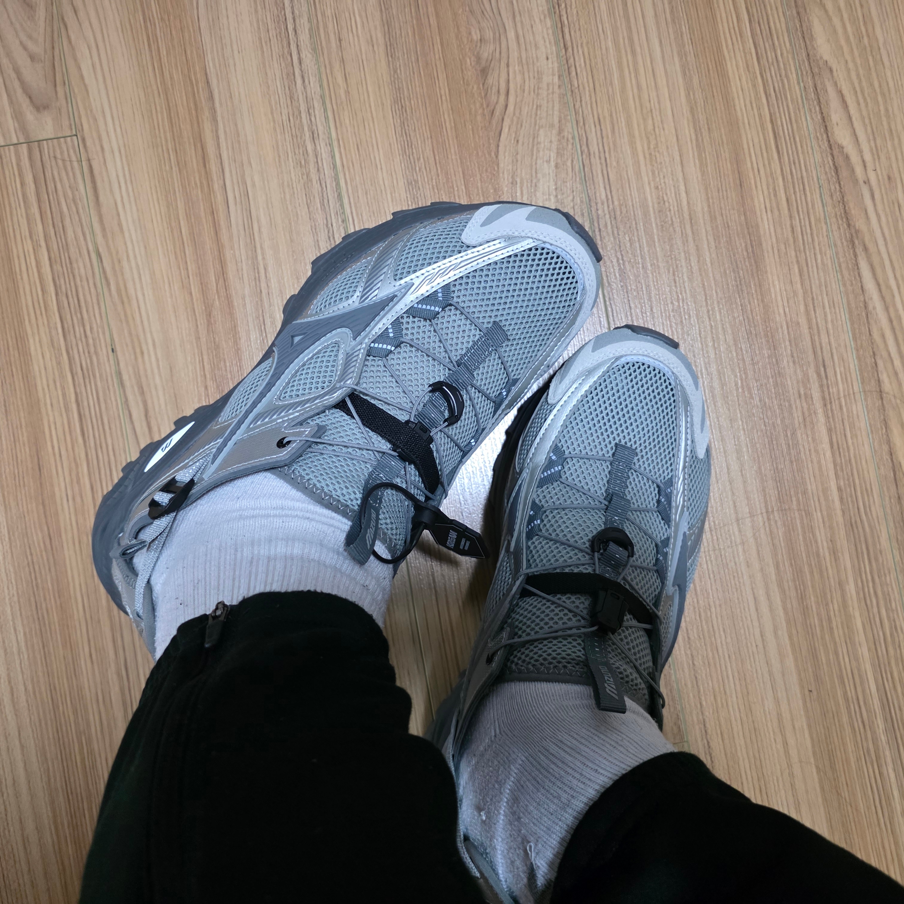 Mizuno Racer Trail SE Silver Grey 착용 스타일 - 2
