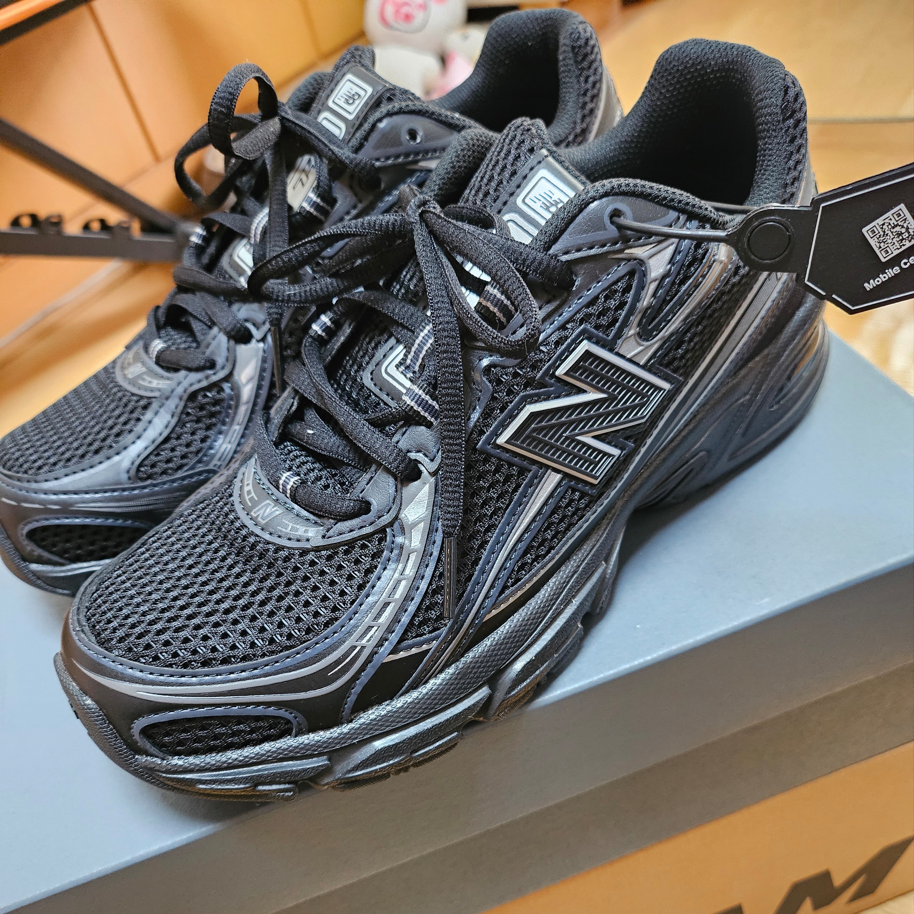 New Balance 740v2 Black Silver Metallic 착용 스타일 - 2