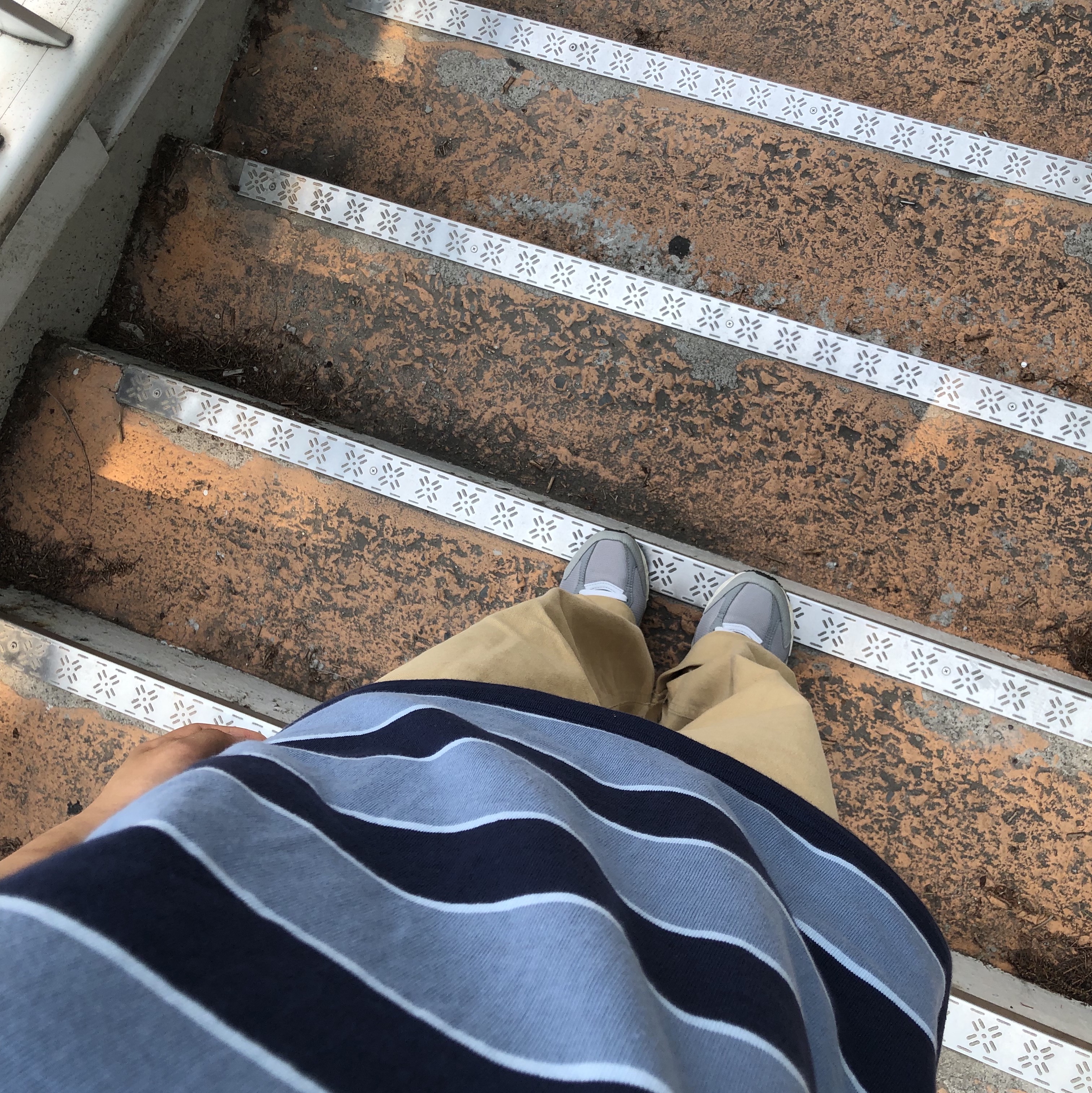 IAB Studio Striped T-Shirt Blue White 착용 스타일 - 3