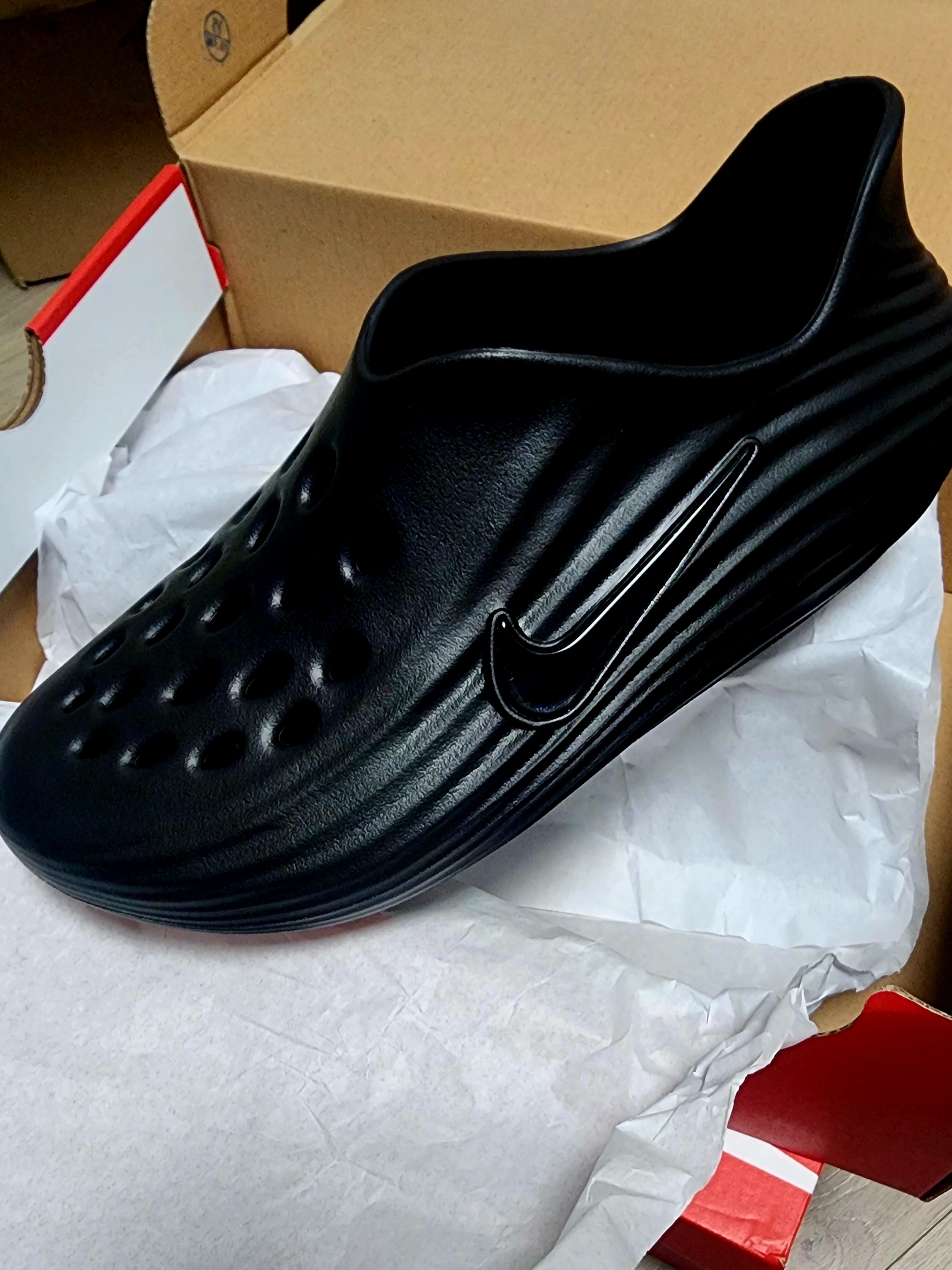 Nike ReactX Rejuven8 Triple Black 착용 스타일