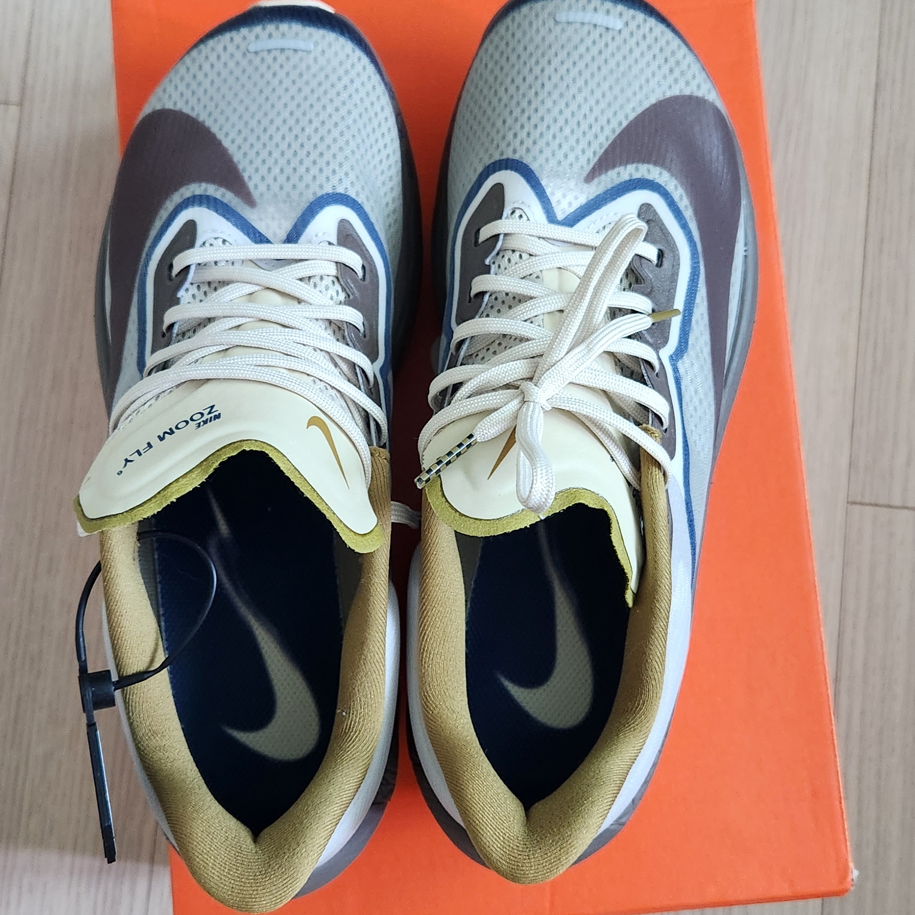 Nike Zoom Fly 6 PRM Light Bone Cave Stone 착용 스타일