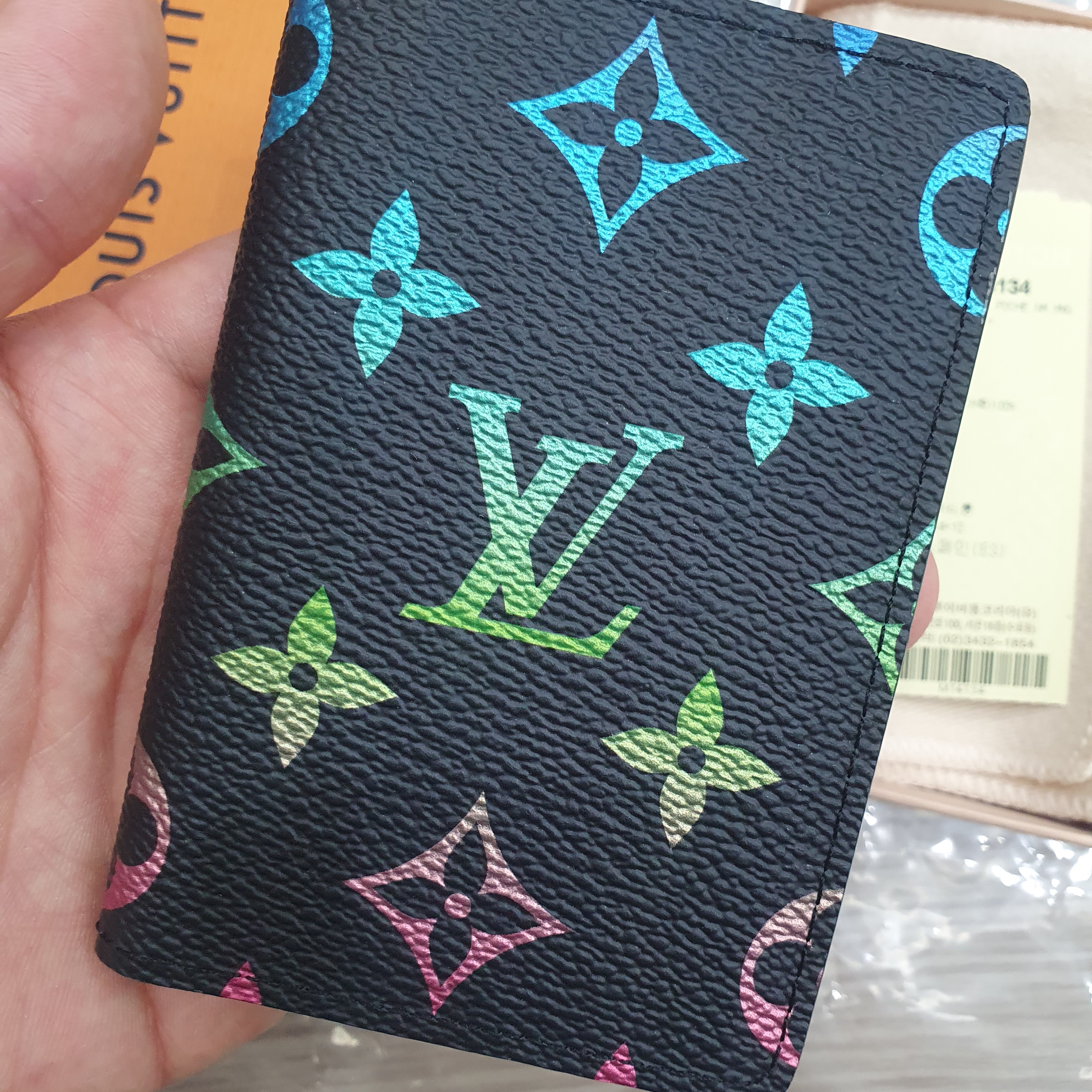 Louis Vuitton Pocket Organizer Gradient Black 착용 스타일 - 2