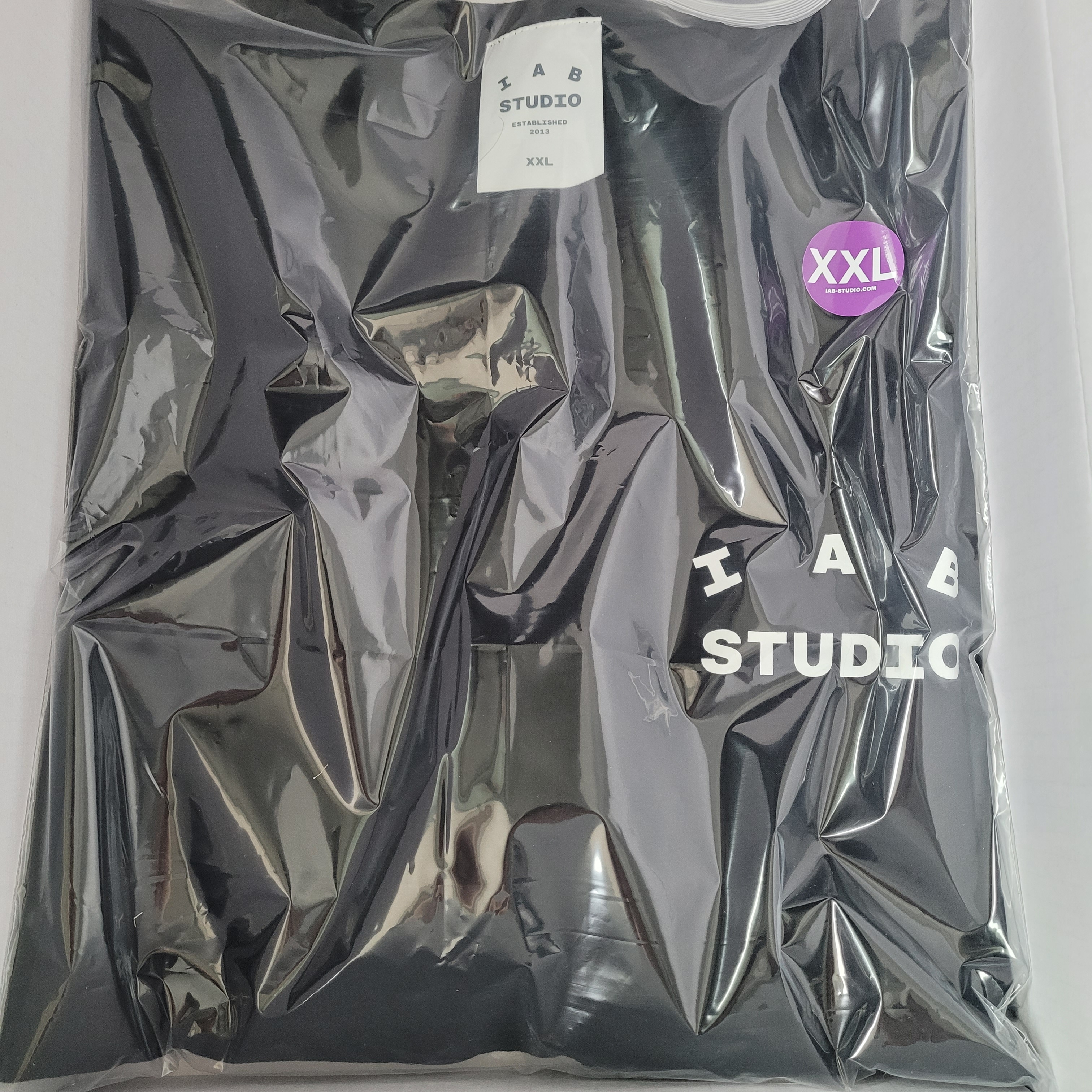 IAB Studio Basic T-Shirt Black White 착용 스타일
