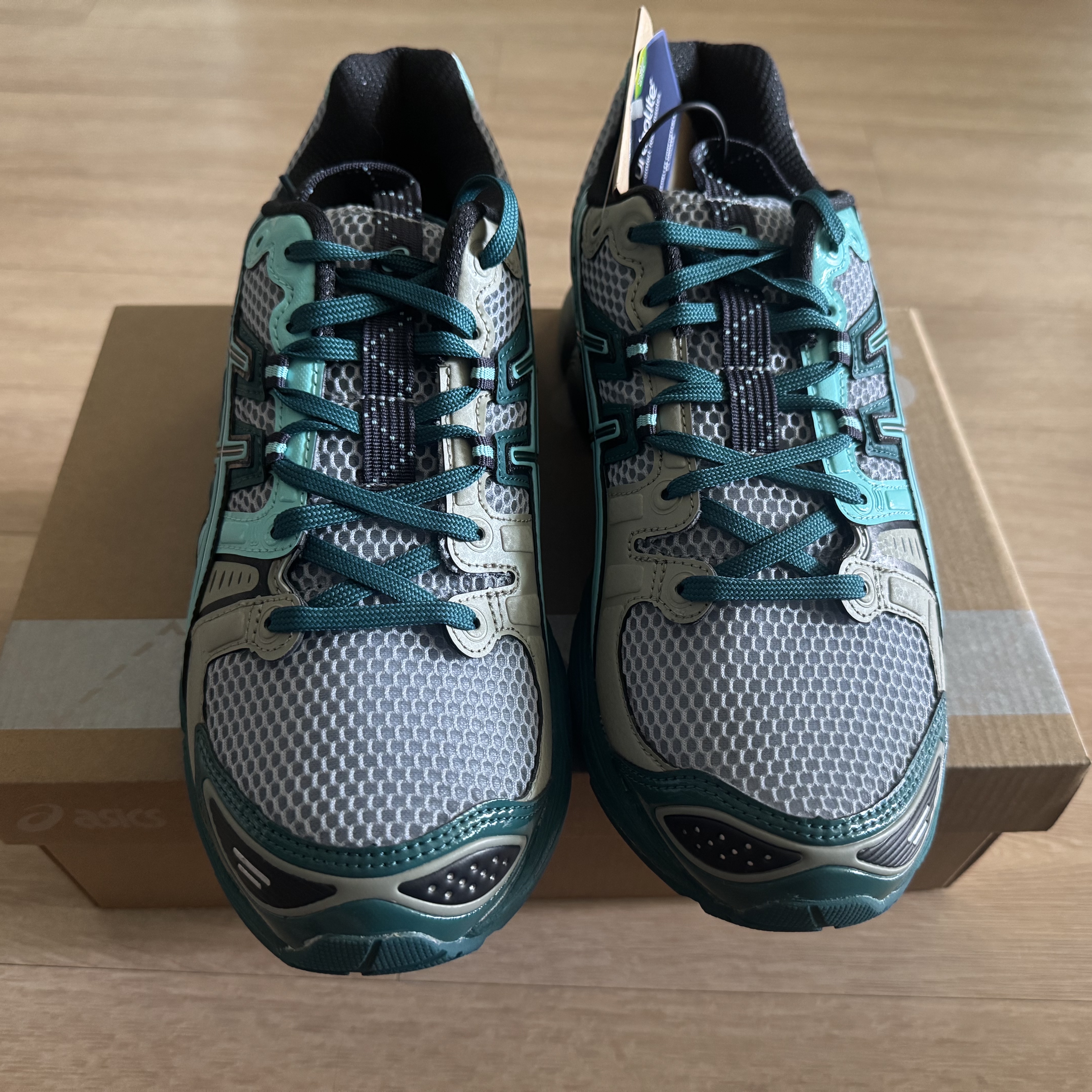 Asics UB3-S Gel-Nimbus 9 Piedmont Grey 착용 스타일 - 2