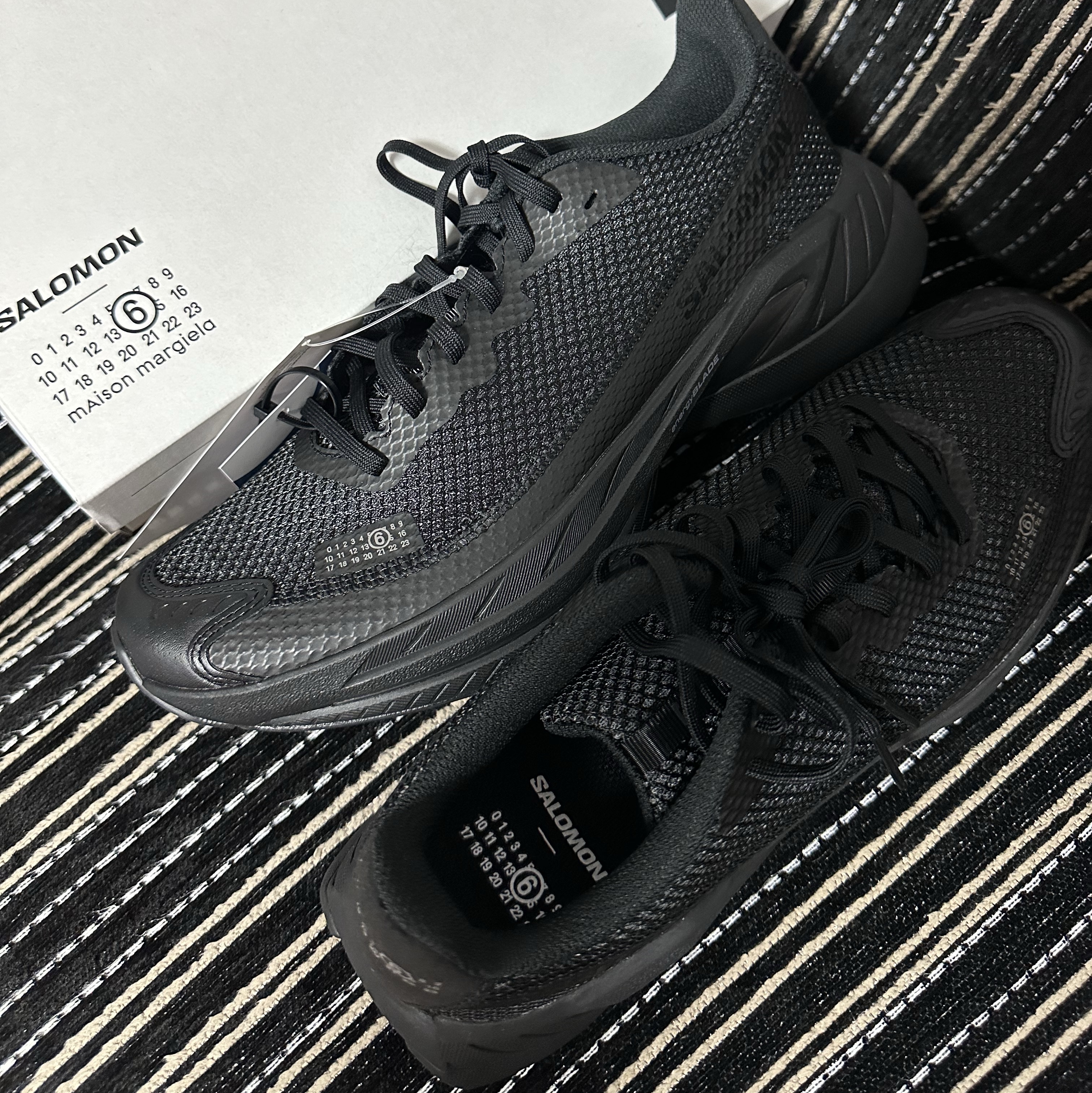 Salomon x MM6 Maison Margiela Spectur 2 Black Pewter 착용 스타일 - 1