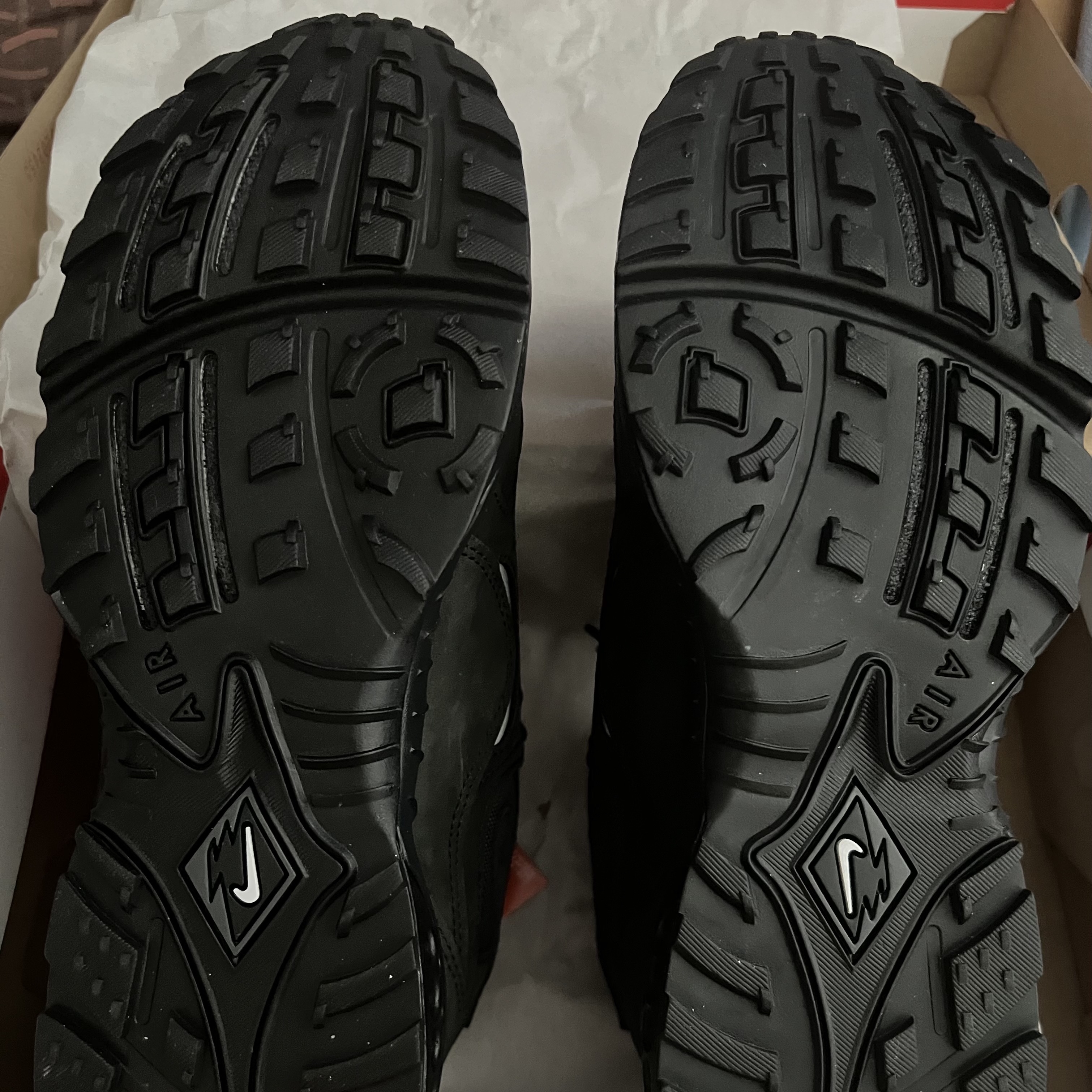 Nike Air Terra Humara SP Black and Anthracite 착용 스타일 - 3