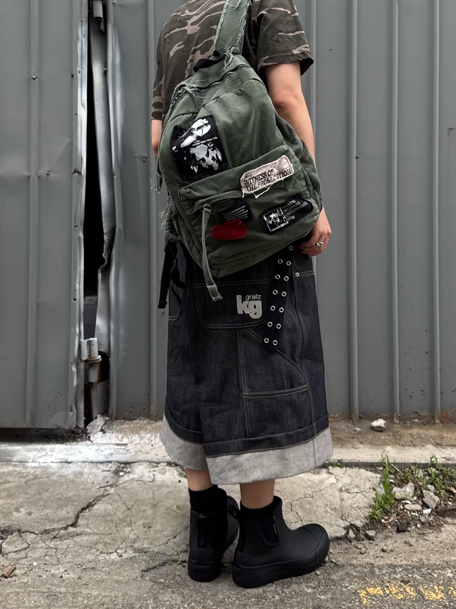 GRAILZ x KOIN SEOUL Carpenter Bermuda Denim Pants Indigo, Kamien x MJD Double Hole Belt Black Shearling Calfskin 착용 스타일 - 6