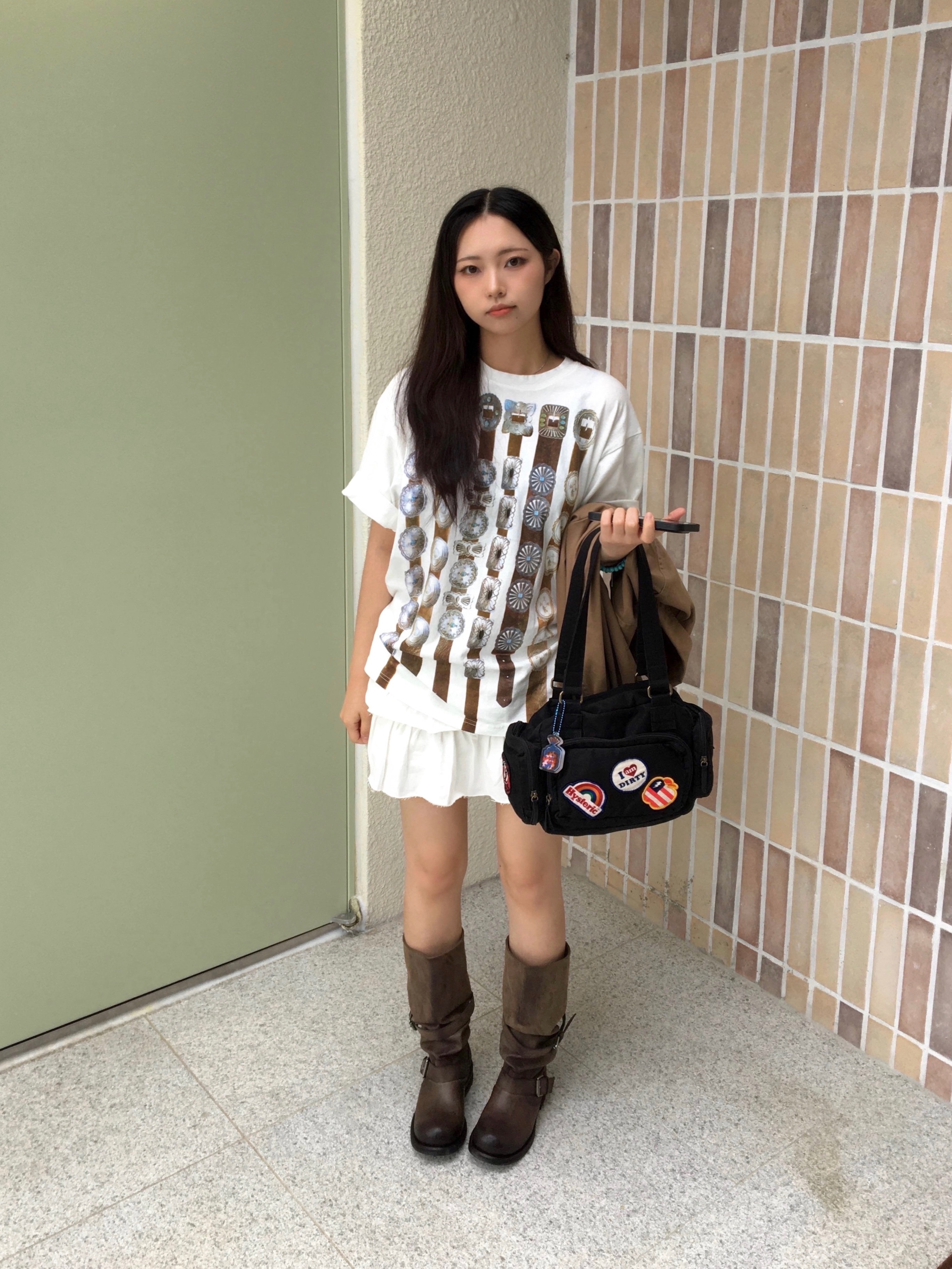 [6% 적립] NegativeThree  Slouchy Long Boots Washed Brown, Kapital 20 Crew T-Shirt White 착용 스타일
