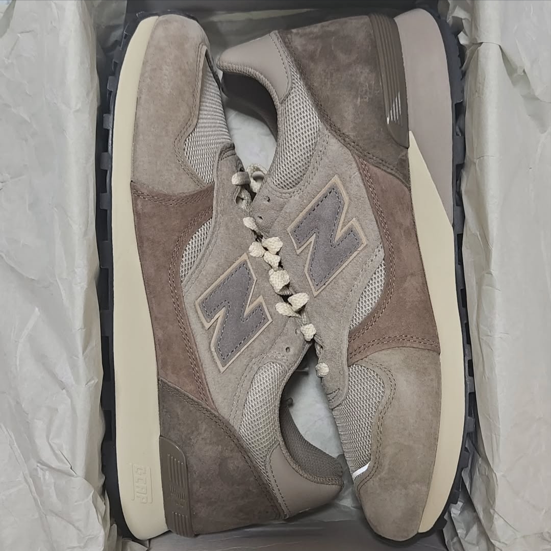 New Balance x Auralee 475 London Fog Taupe Gray 착용 스타일