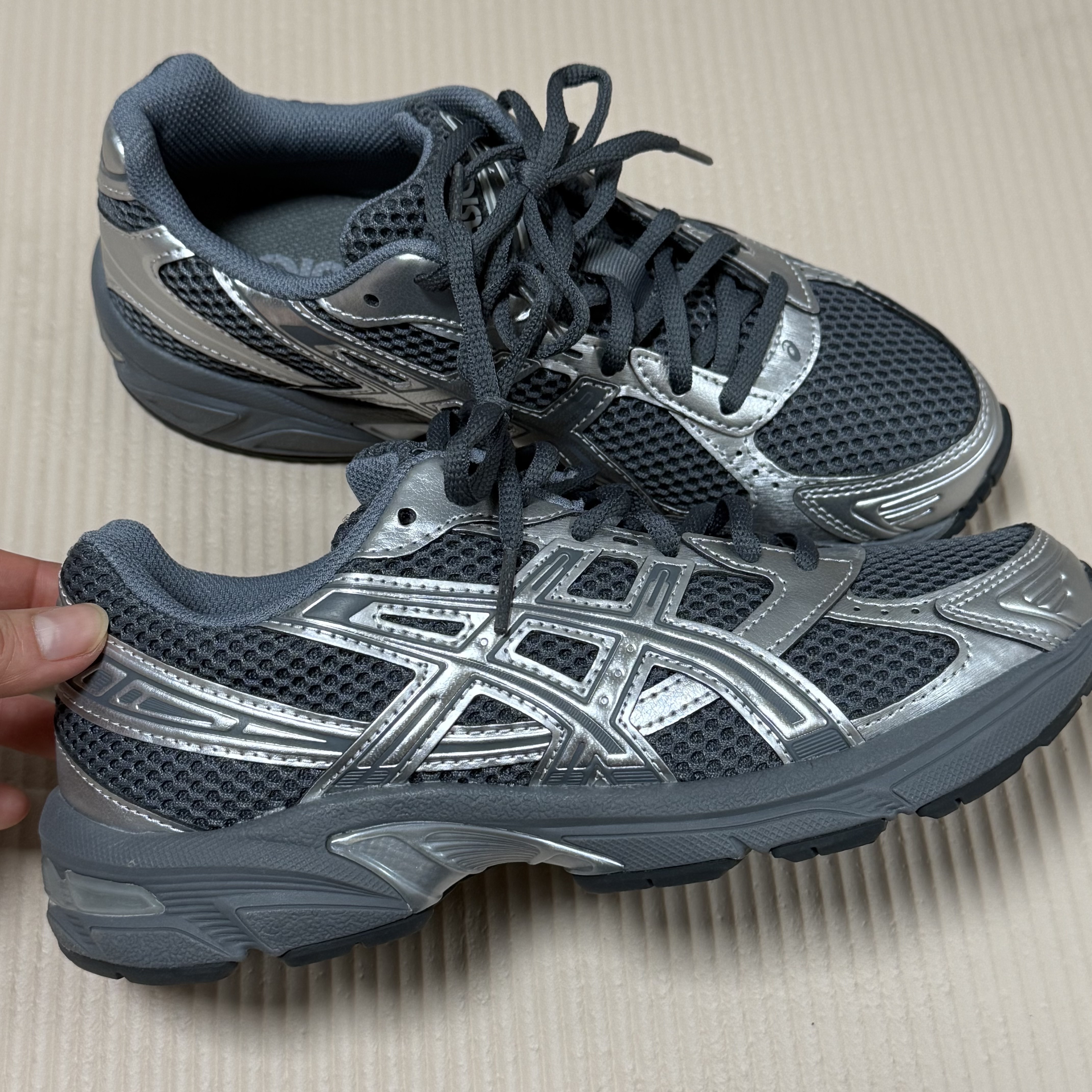 Asics Gel-1130 Steel Grey Pure Silver 착용 스타일 - 2