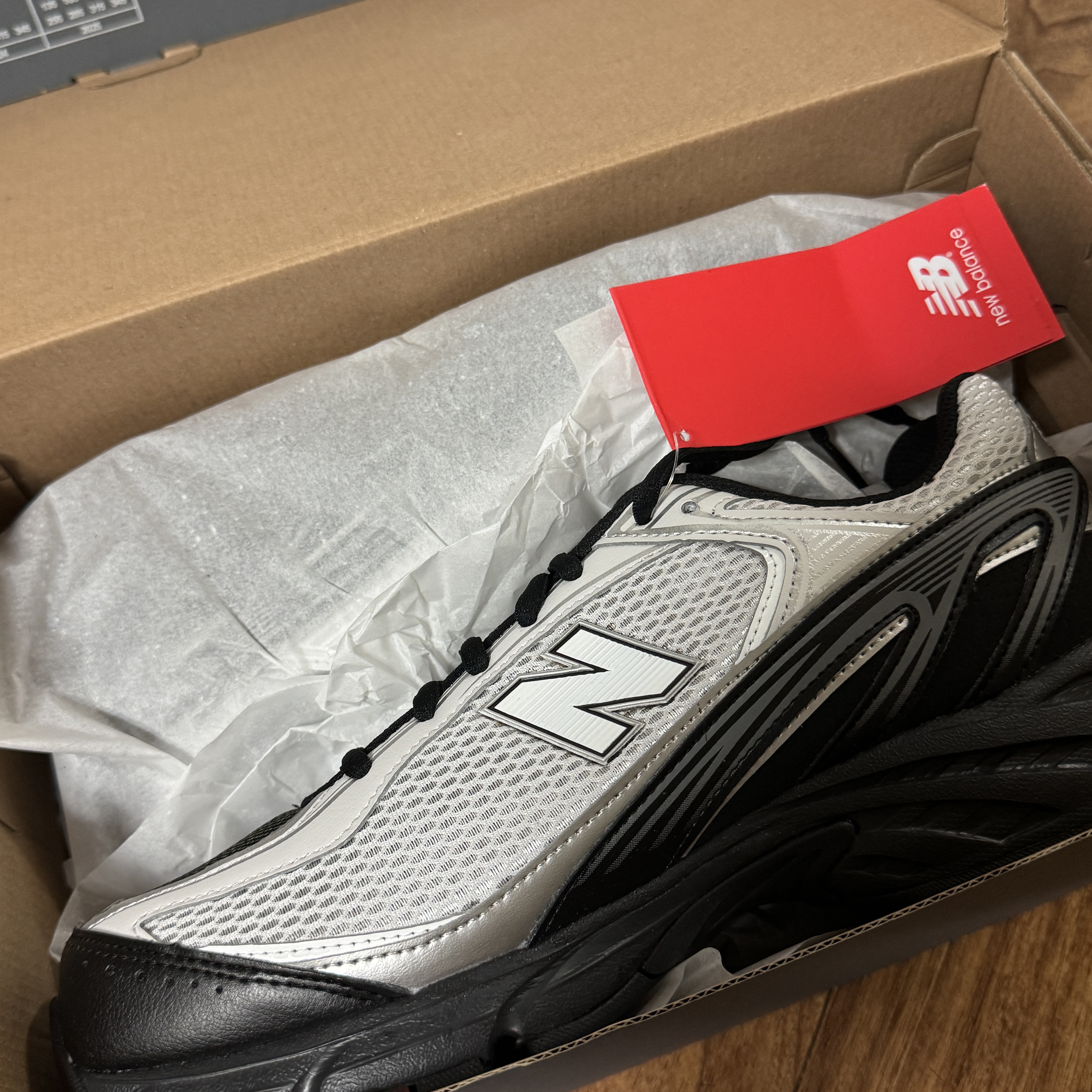 New Balance 509 Black Gray 착용 스타일