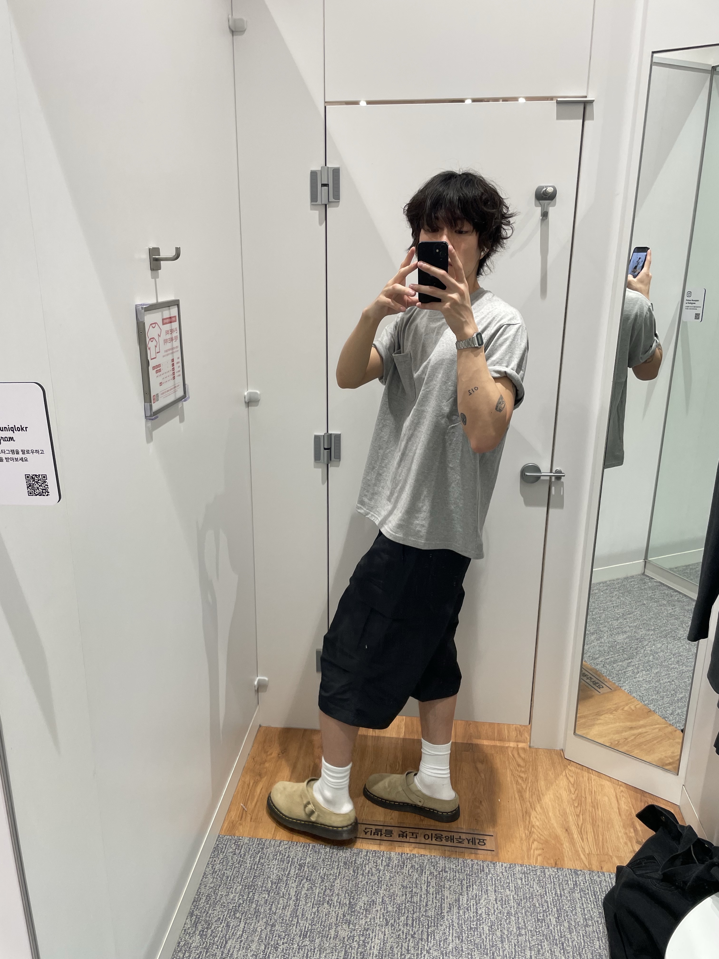 Dr. Martens Isham Desert Oasis Suede Mule Beige, Casio A-158WA-1 착용 스타일 - 2