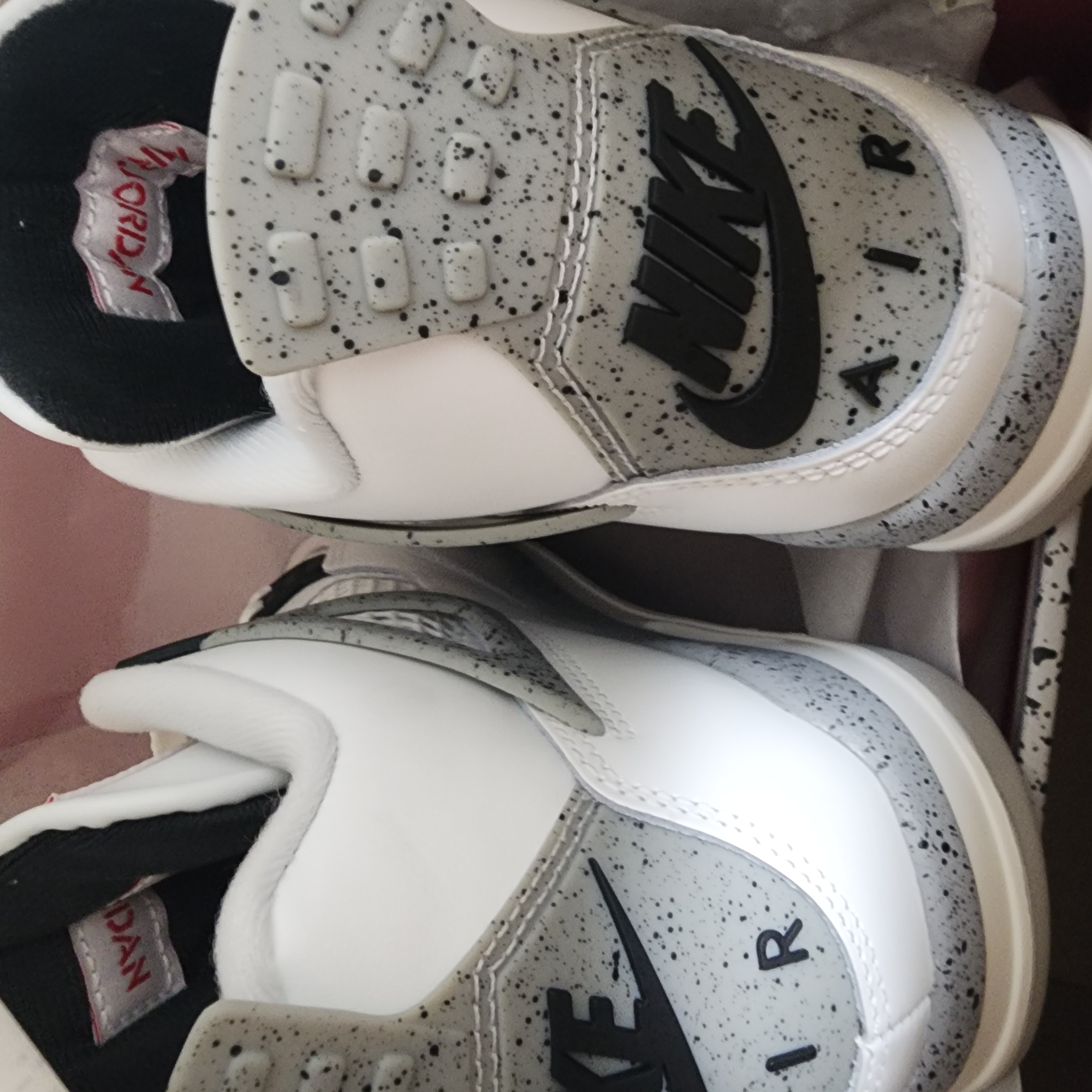 Jordan 4 Retro OG White Cement 2025 착용 스타일 - 4