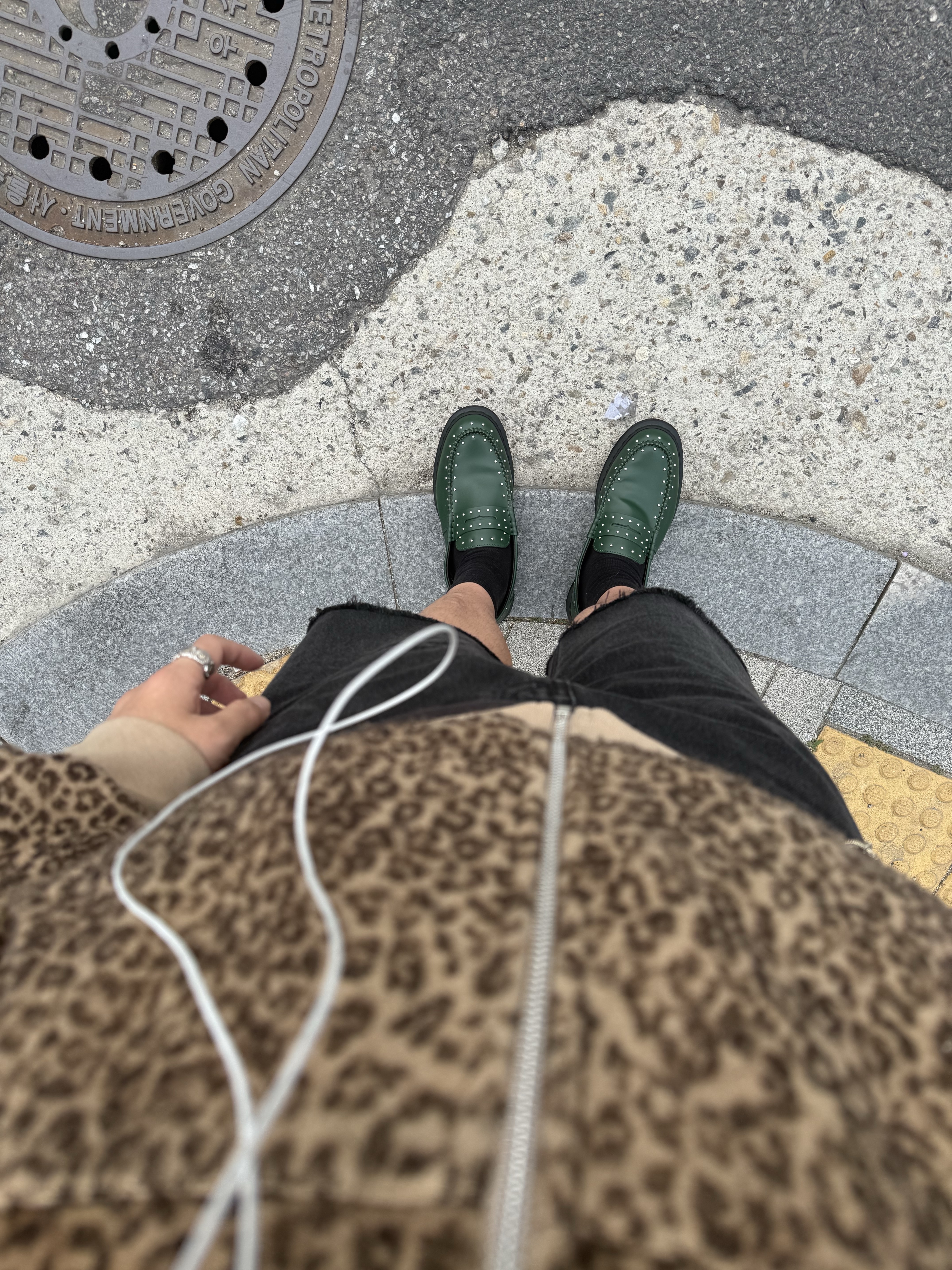 Dr. Martens x Supreme Studded Penton Loafers Dark Green - 25SS, Supreme Pilled Zip Up Hooded Sweatshirt Cheetah - 24FW 착용 스타일 - 1