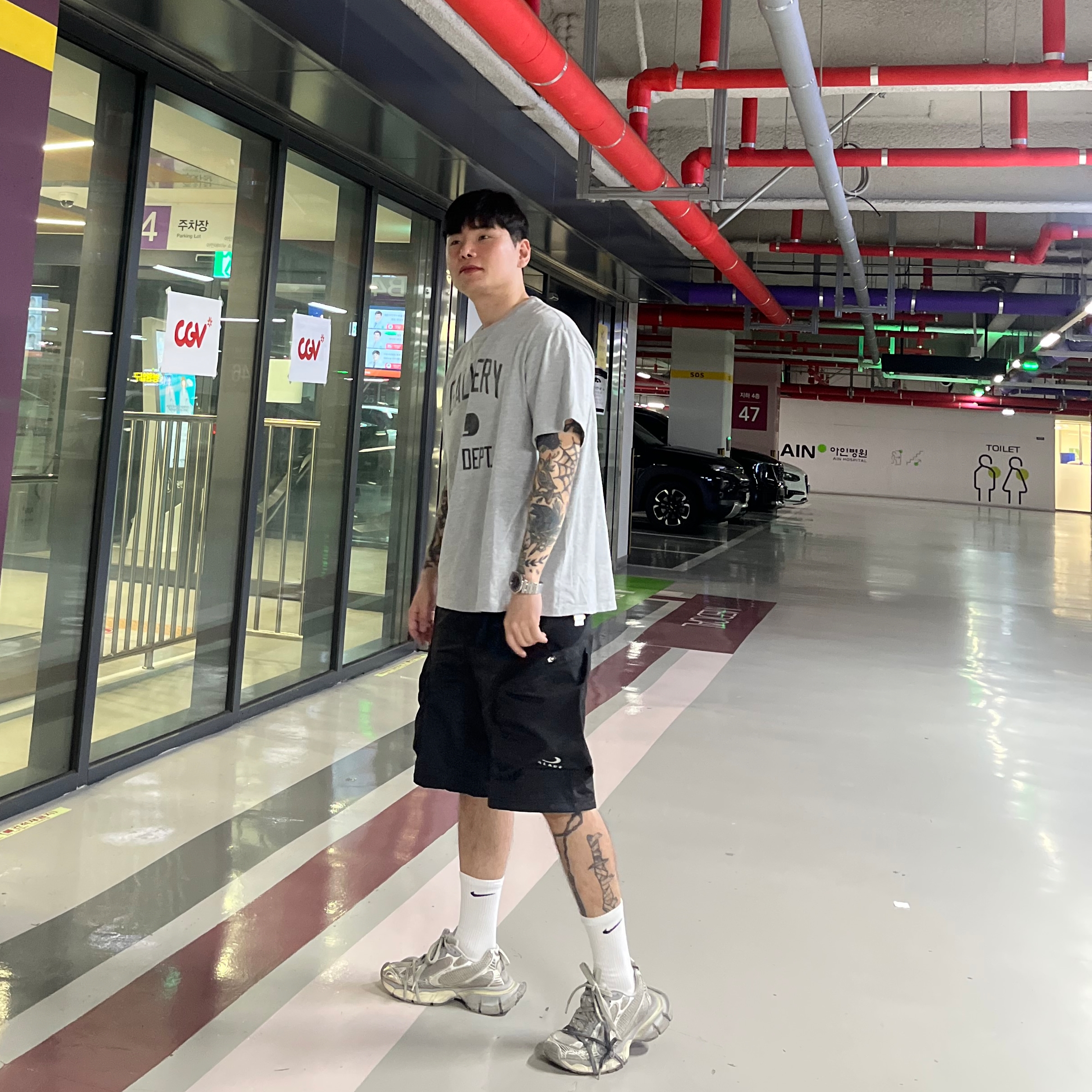 Gallery Dept. Art Dept T-Shirt Heather Grey, Balenciaga 3XL Sneakers Light Beige 착용 스타일