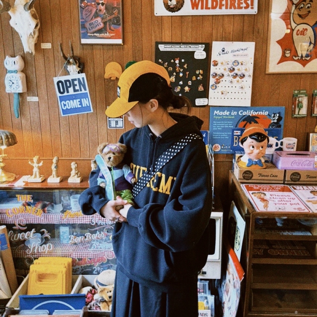 Supreme Varsity Hooded Sweatshirt Black - 23FW, Salomon x Comme des Garcons XA-Alpine 2 Black 착용 스타일 - 2