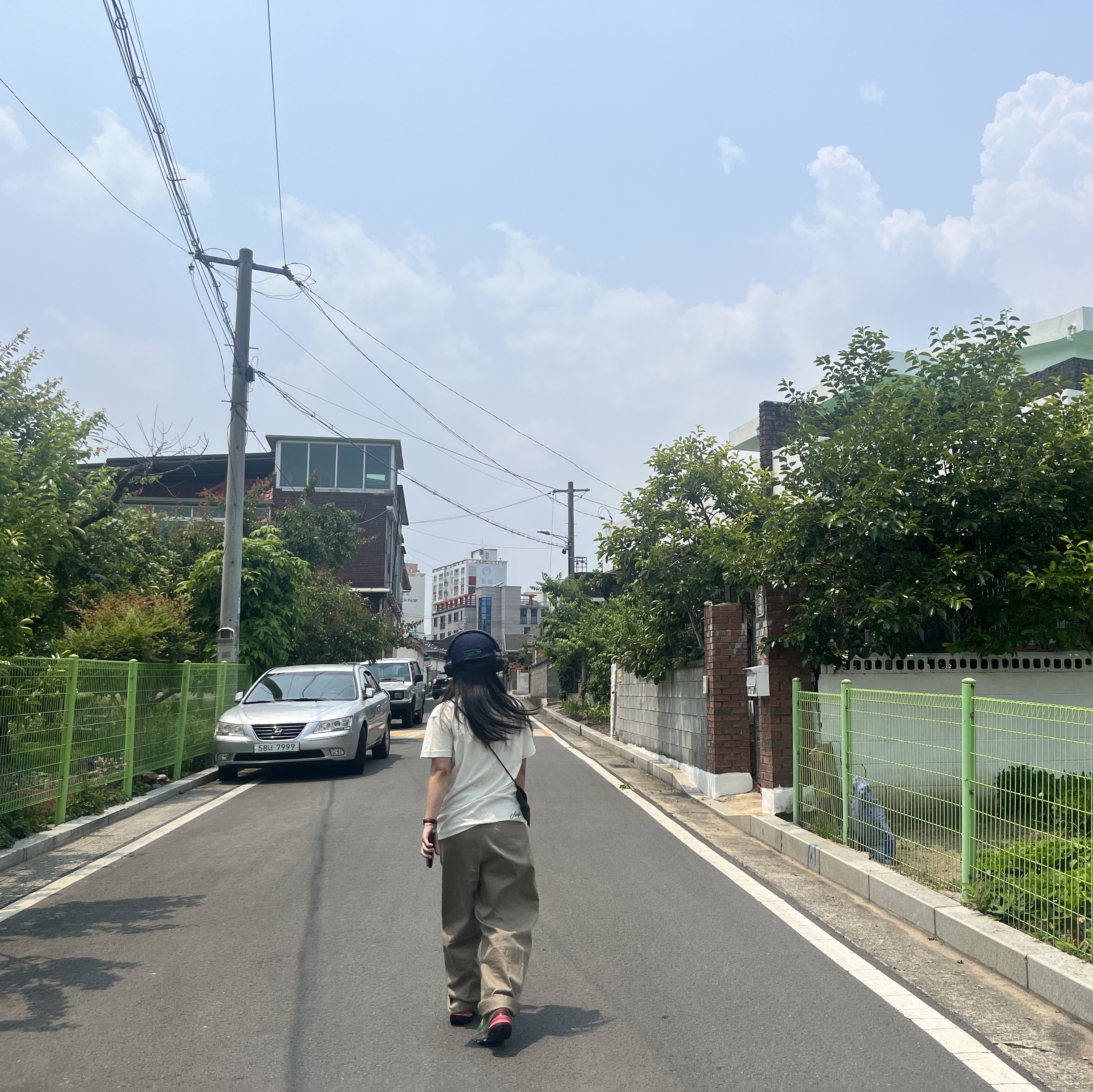 Salomon x MM6 Maison Margiela Cross Low Kelp Vintage Khaki, Uniqlo U Wide FIt Chino Pants Brown 착용 스타일 - 6