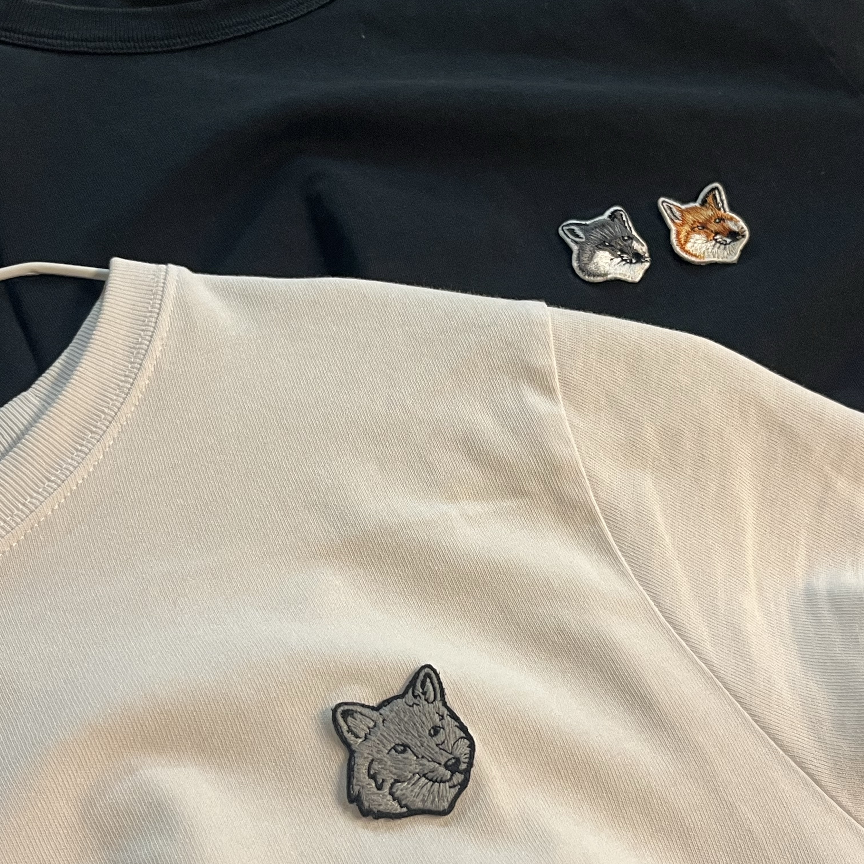 Maison Kitsune Bold Fox Head Patch Comfort T-Shirt White, Maison Kitsune Double Fox Head Patch Classic T-Shirt Anthracite 착용 스타일