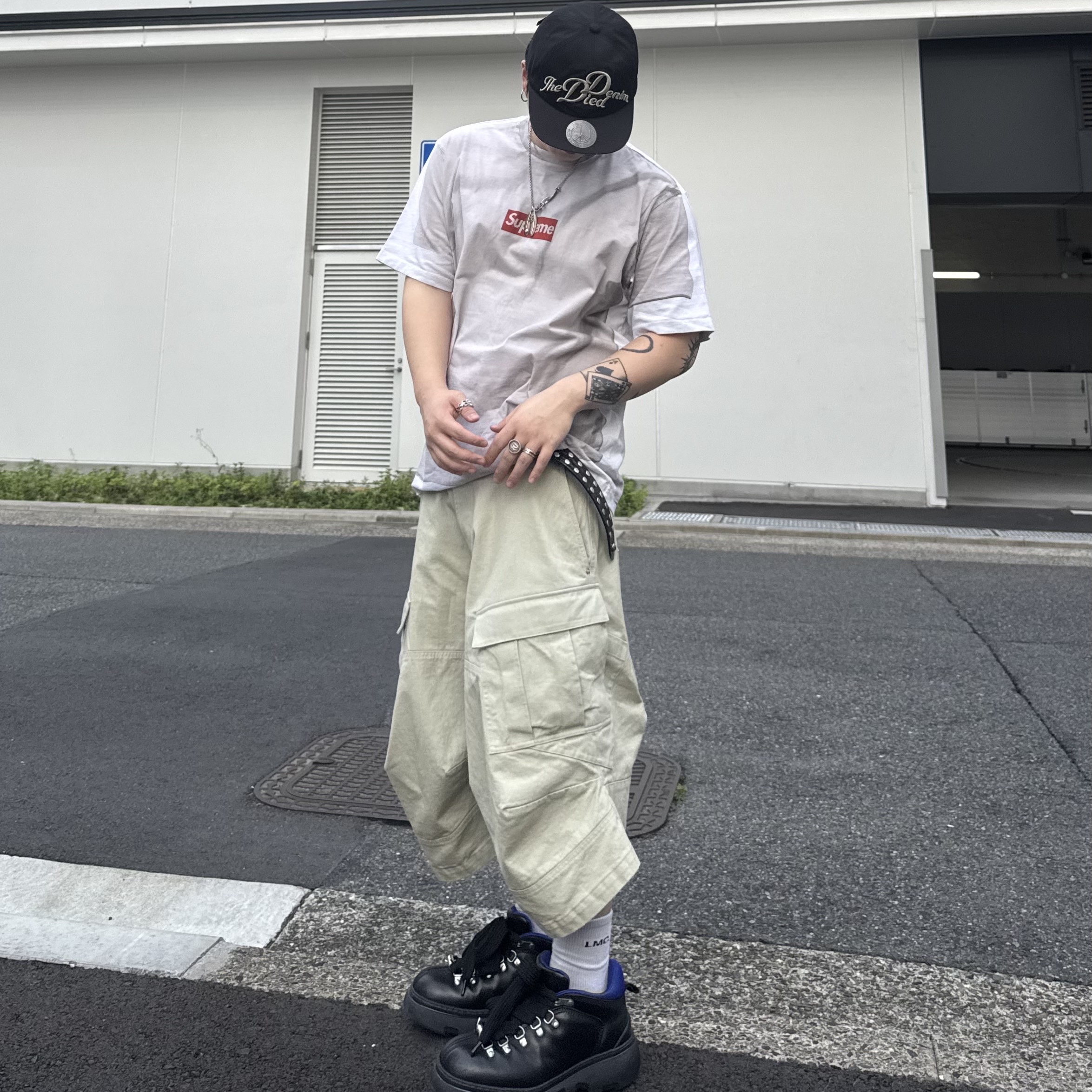 Kapital 11.5 oz. Denim Baseball Cap The Denim Died Embroidery Indigo, Supreme x MM6 Maison Margiela Box Logo T-Shirt White - 24SS 착용 스타일 - 2