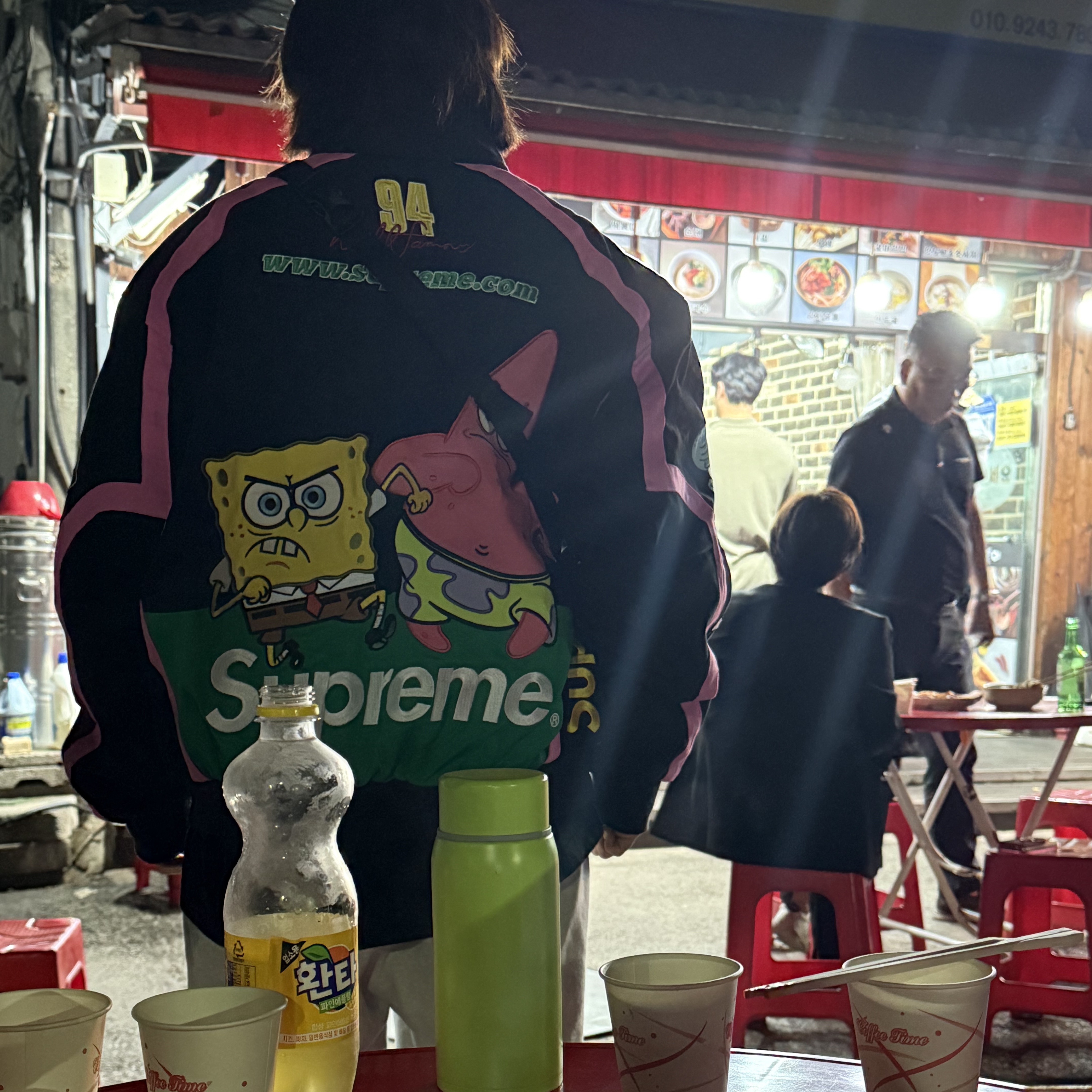 Supreme x SpongeBob SquarePants Jeff Hamilton Racing Jacket Black - 25SS 착용 스타일
