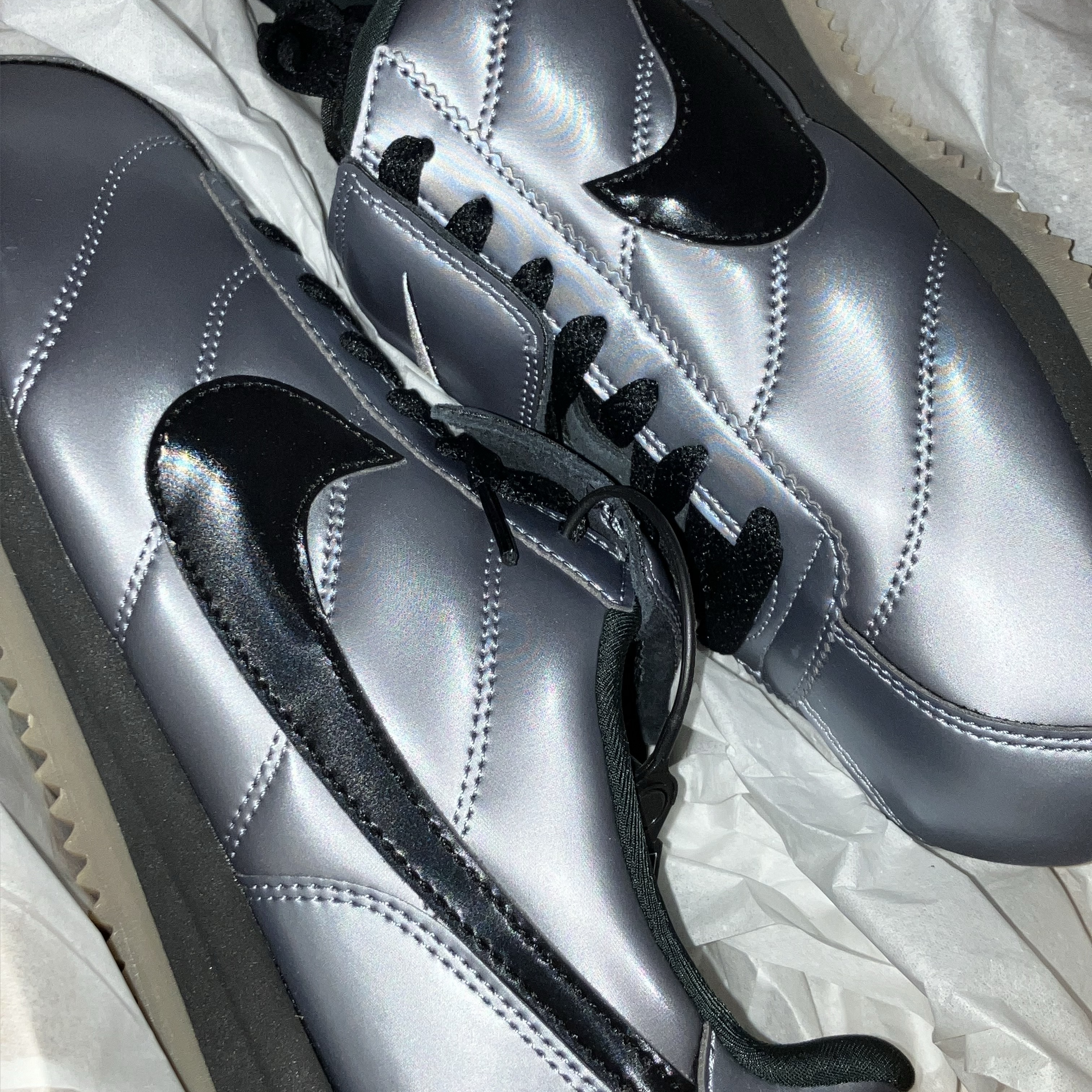 Nike Cortez Leather SE Metallic Cool Grey Black 착용 스타일