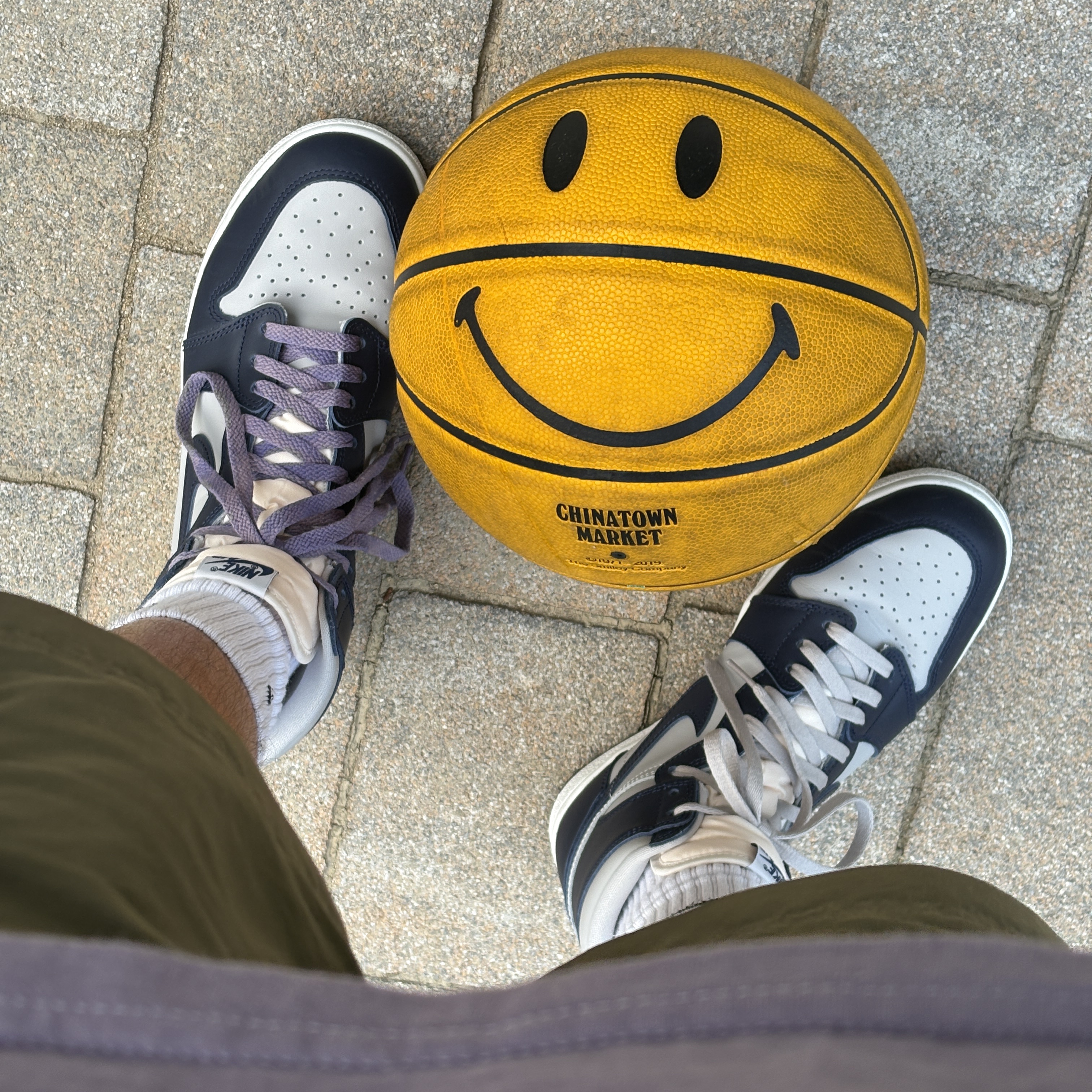 Jordan 1 High 85 College Navy, Nike ACG Snowgrass Cargo Shorts Khaki - US/EU 착용 스타일