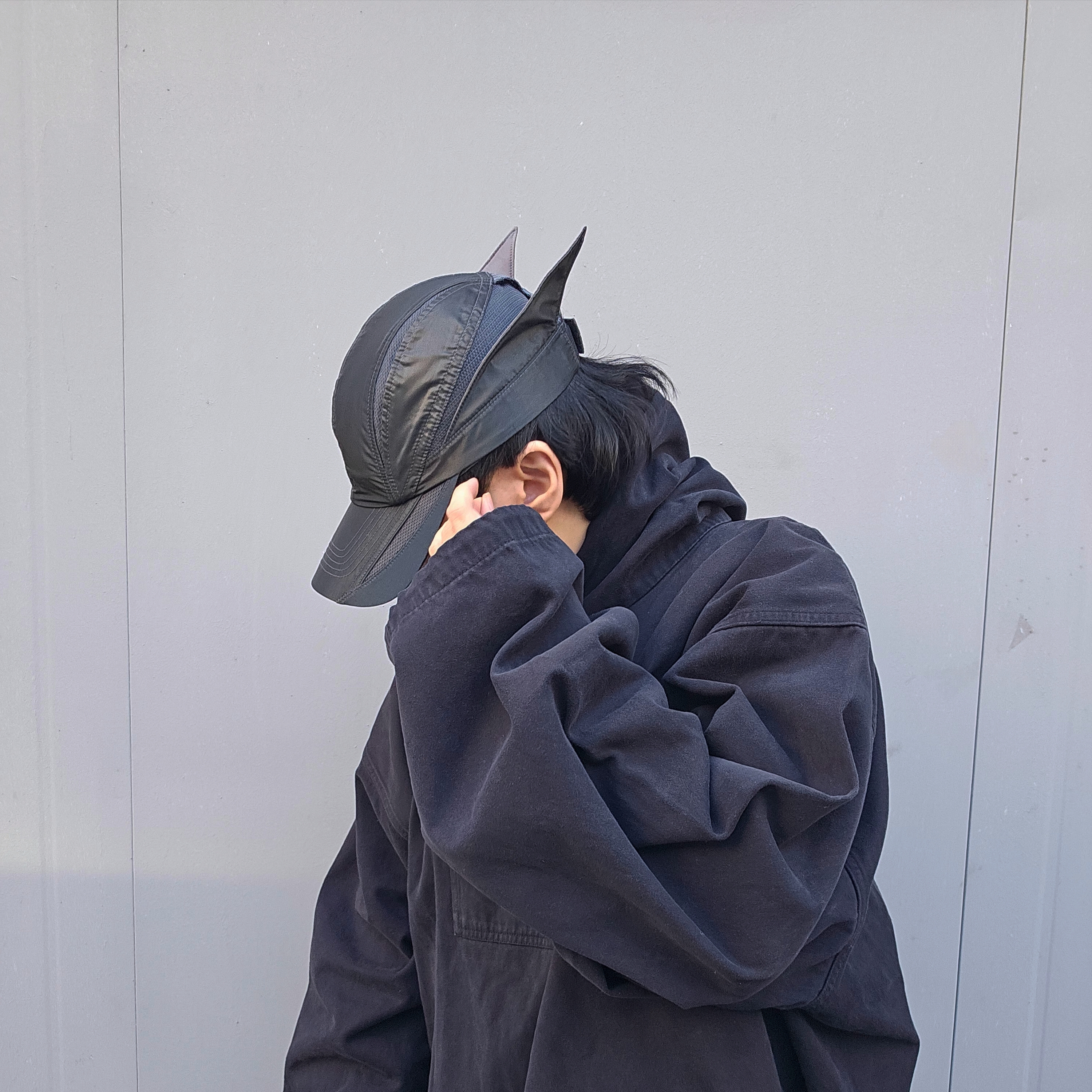 Atiissu Wing Cap Grey 착용 스타일