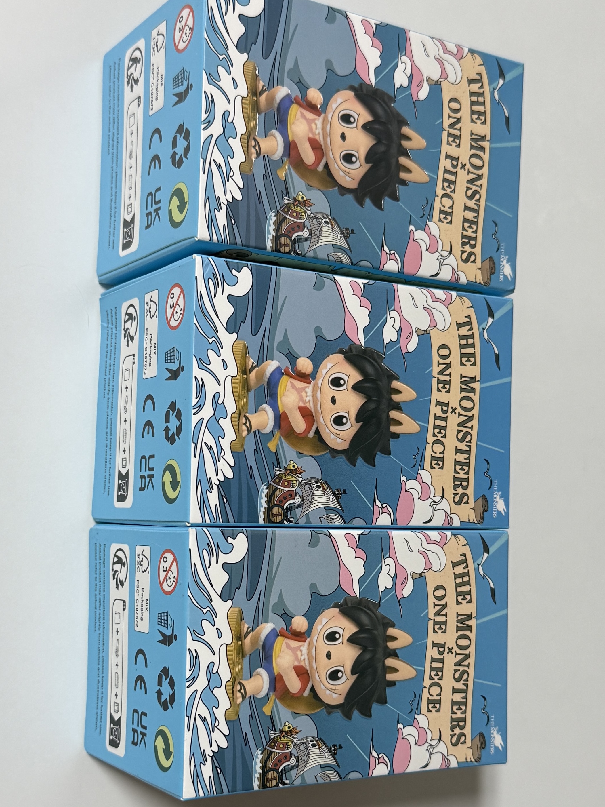 Pop Mart Labubu The Monsters x One Piece Series Figures Sealed Case (12 Blind Boxes) 착용 스타일