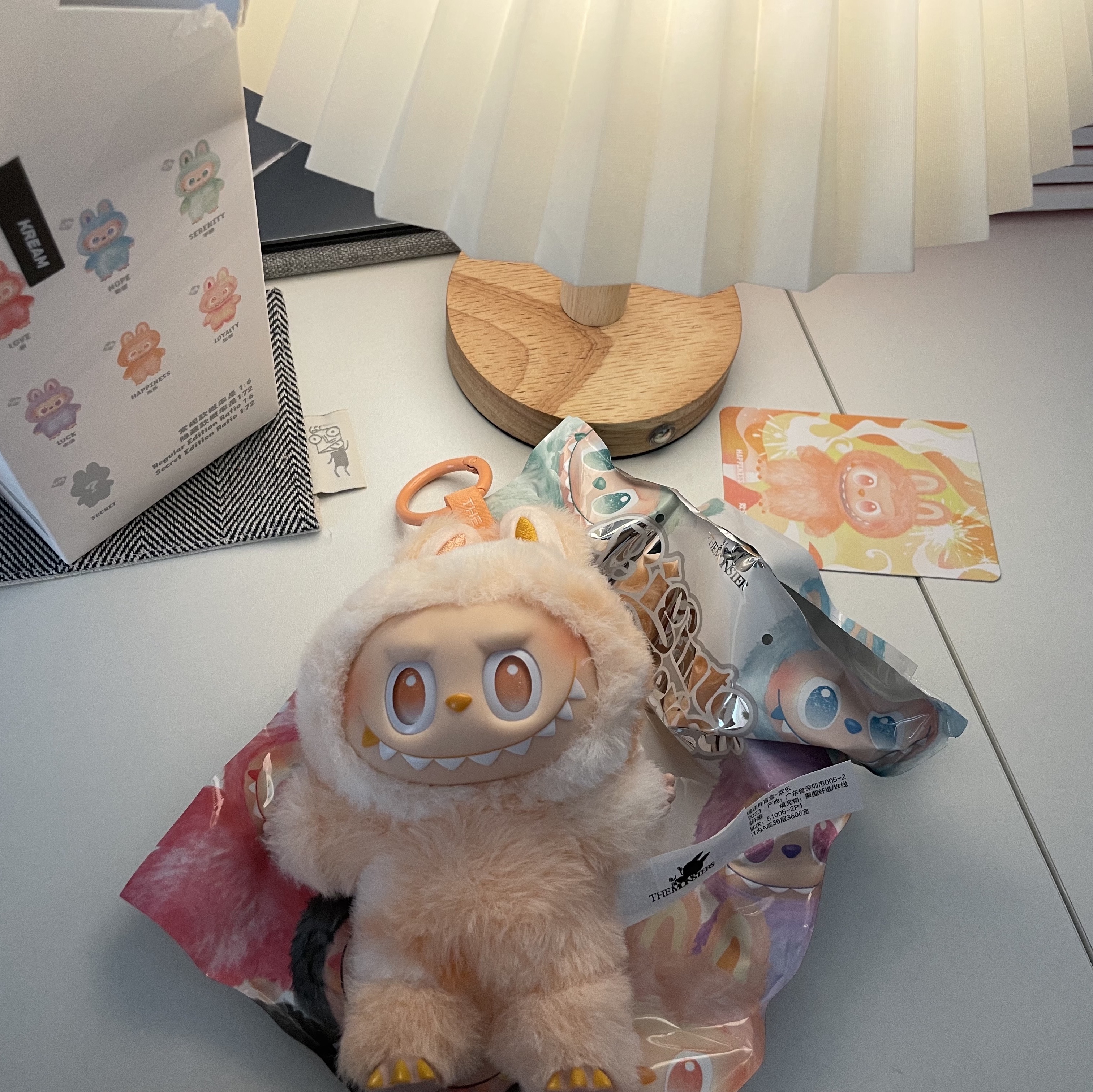 Pop Mart Labubu The Monsters Highlight Series Sealed Case (1 Blind Box) 착용 스타일 - 2