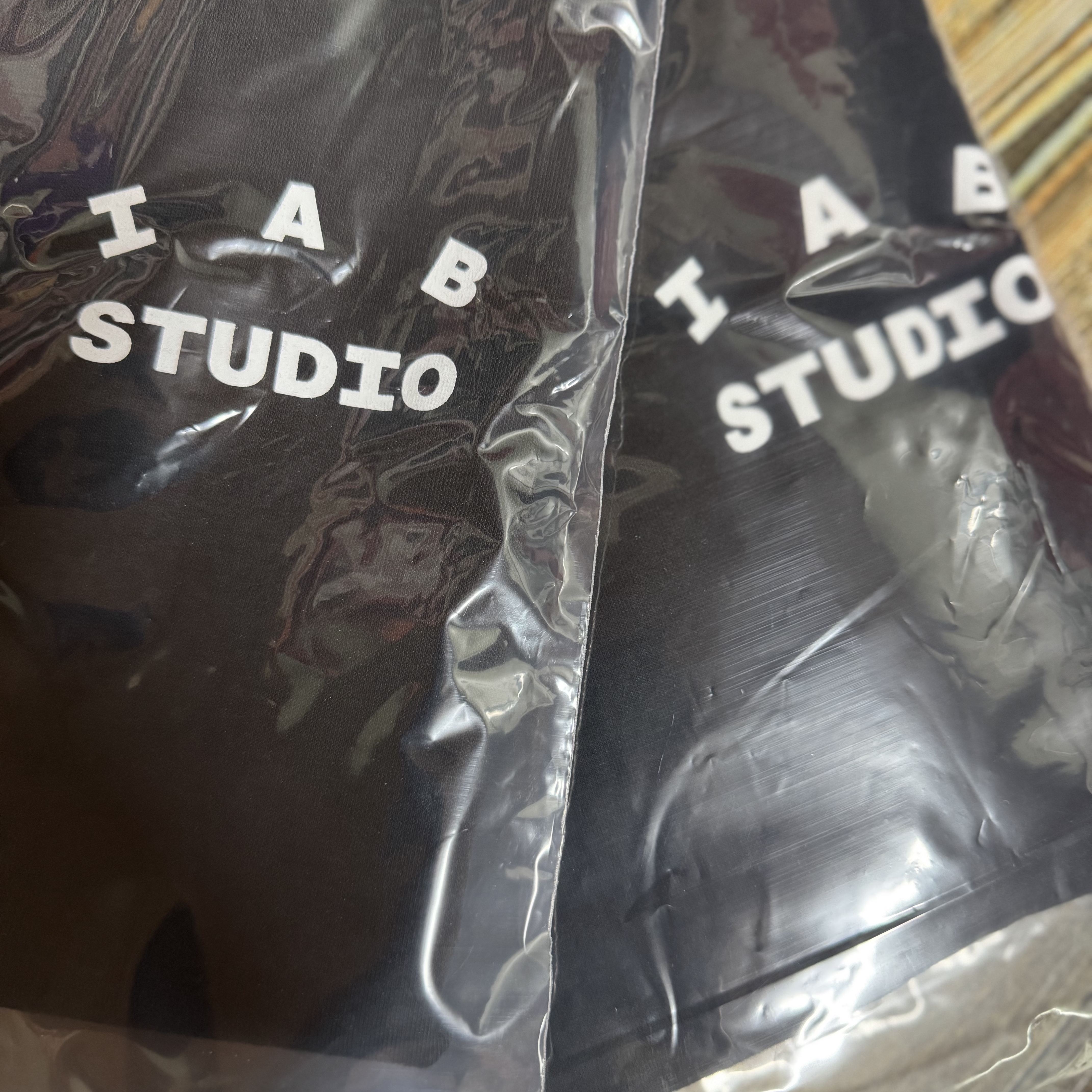 IAB Studio Basic T-Shirt Black White 착용 스타일