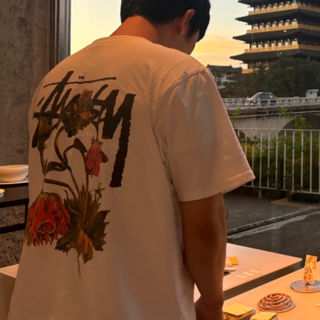 Stussy Withered Flower T-Shirt White 착용 스타일