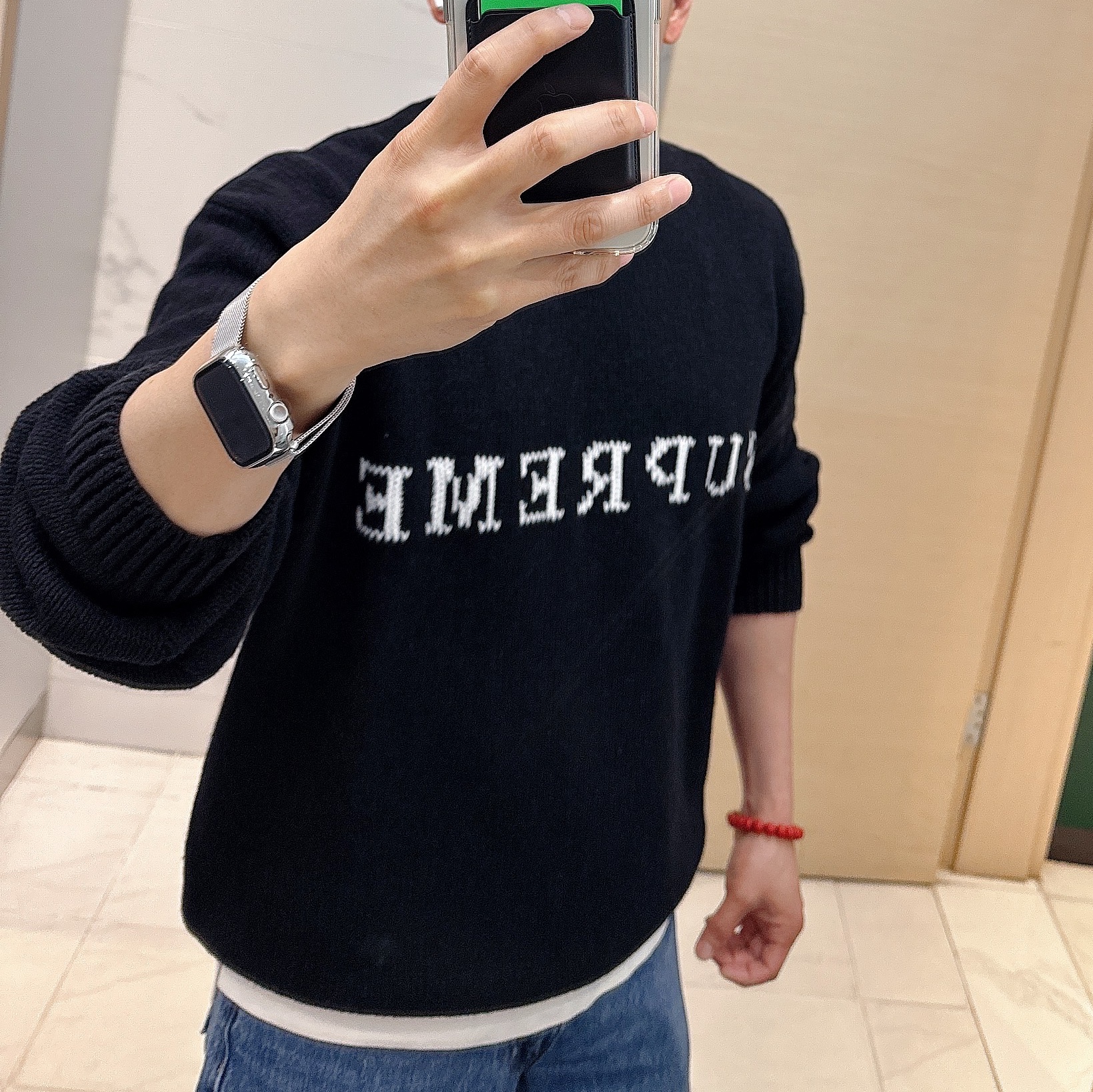 Supreme Contrast Logo Sweater Black - 25SS 착용 스타일