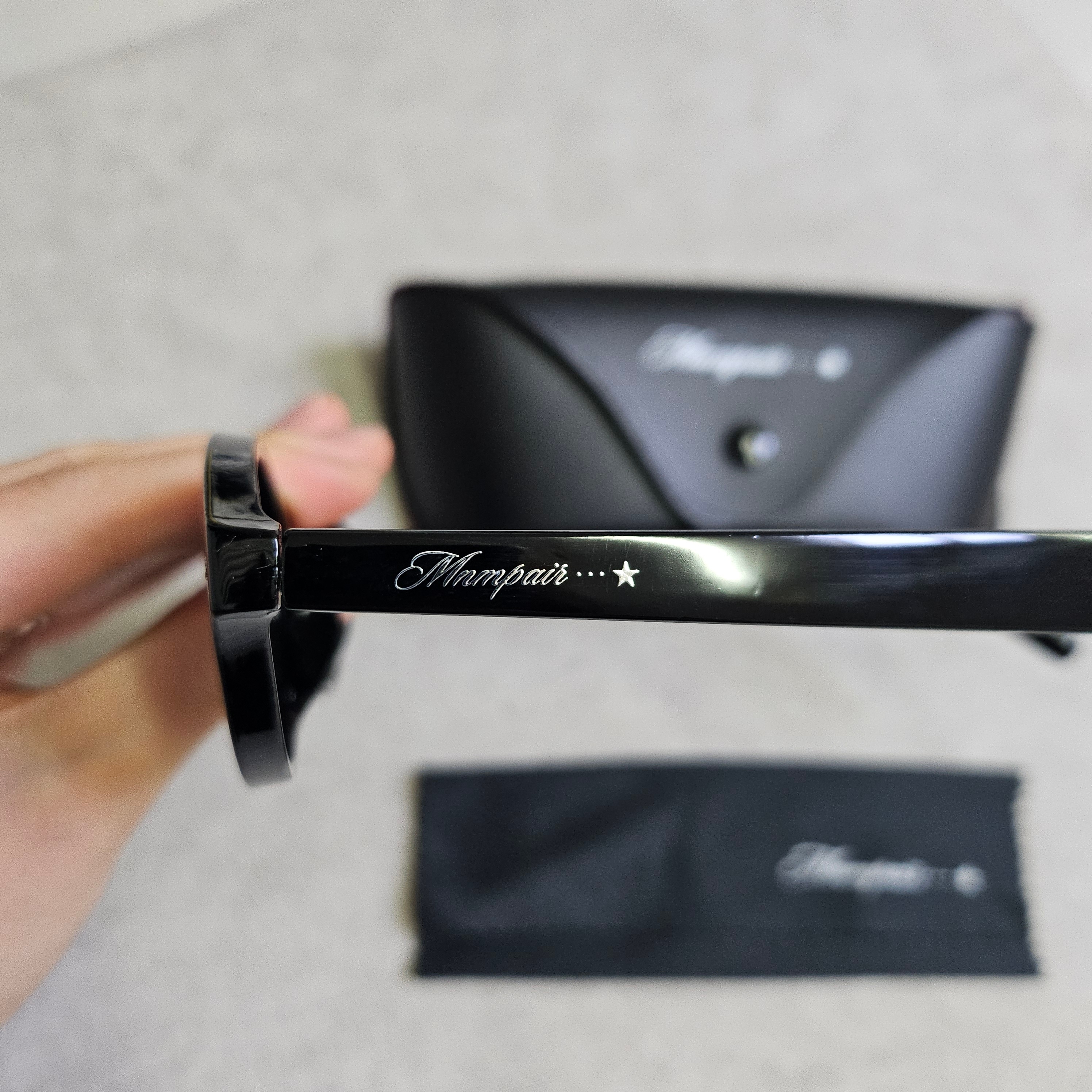 mnmpair Noir Sunglasses Black 착용 스타일