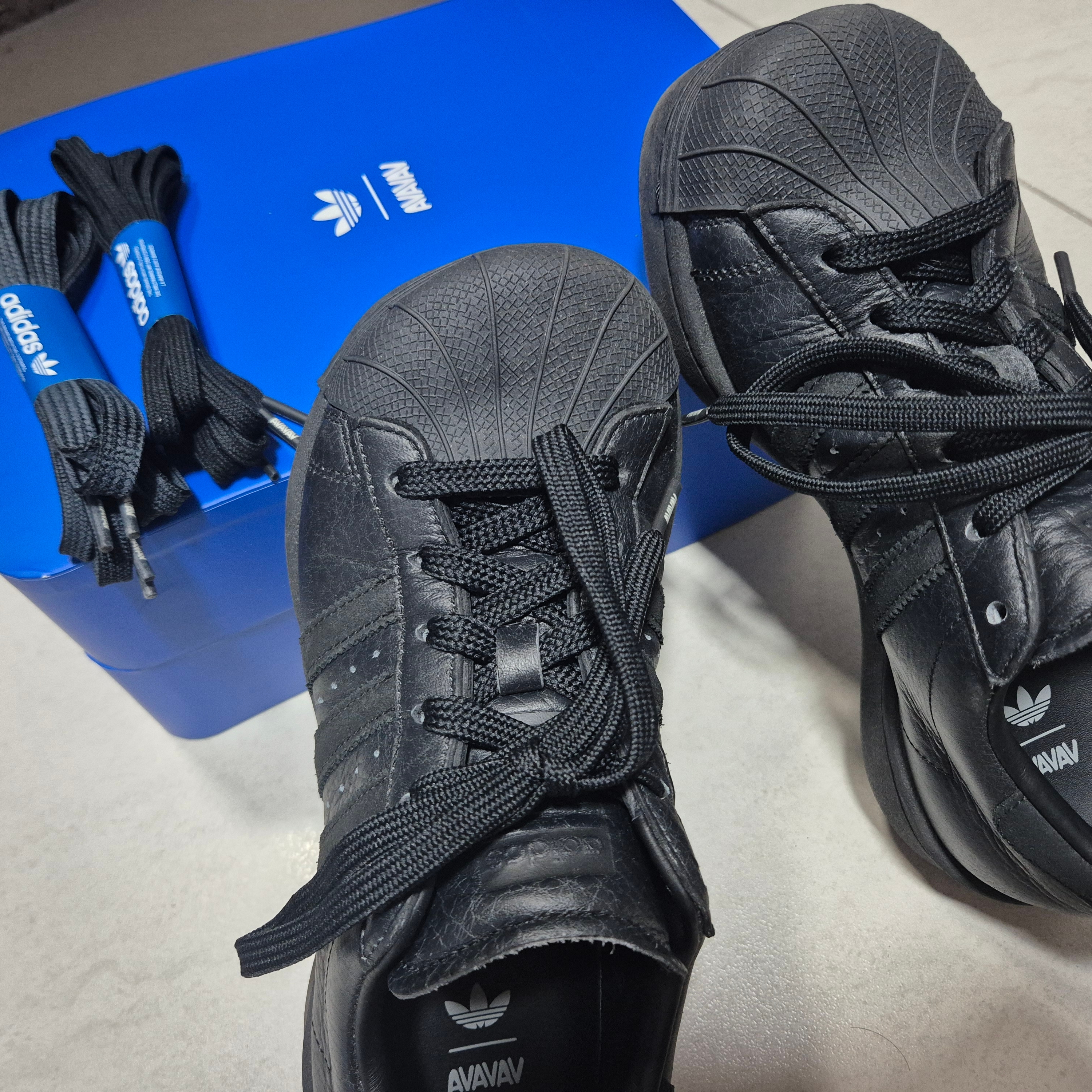 (W) Adidas x Avavav Superstar Core Black 착용 스타일 - 1