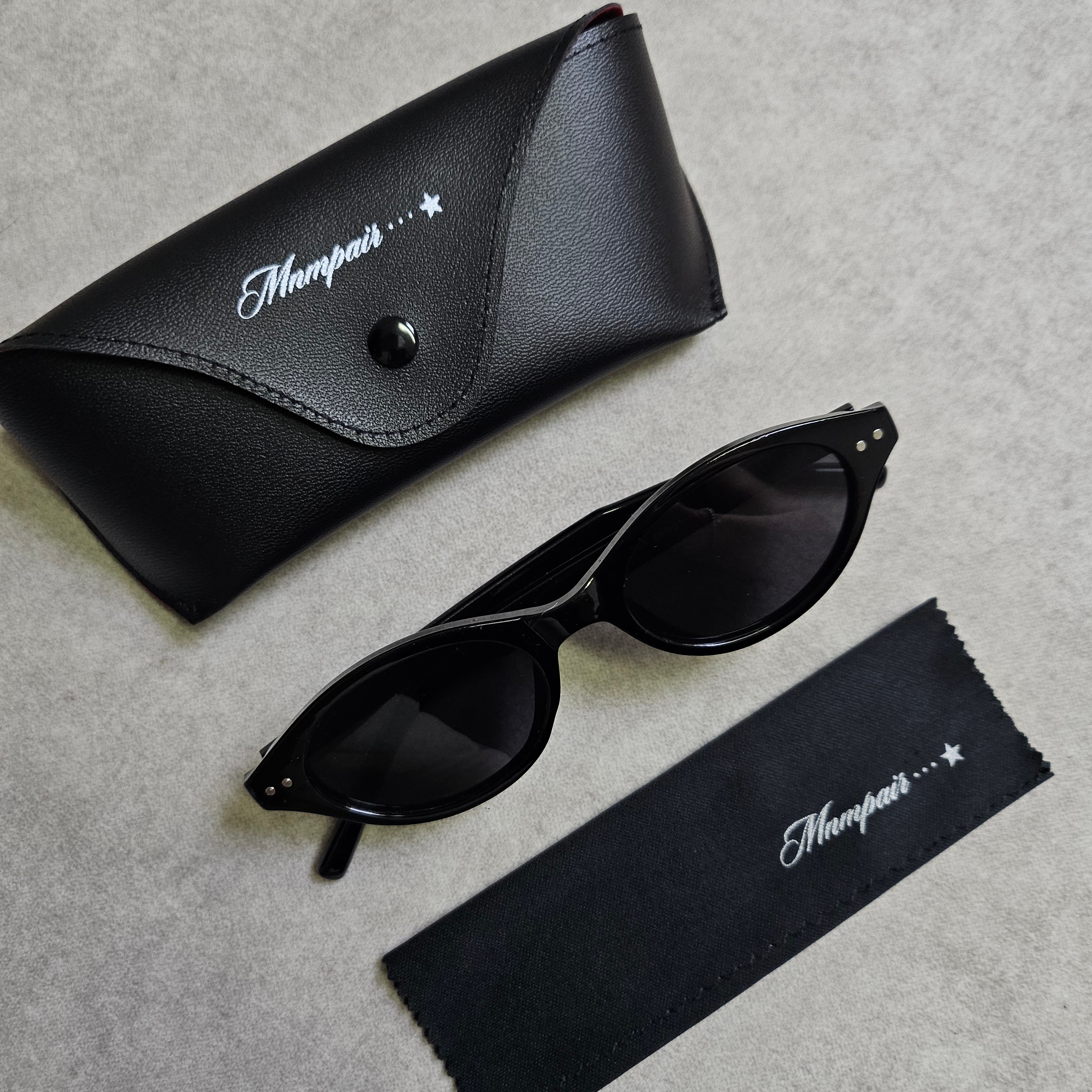 mnmpair Noir Sunglasses Black 착용 스타일 - 1