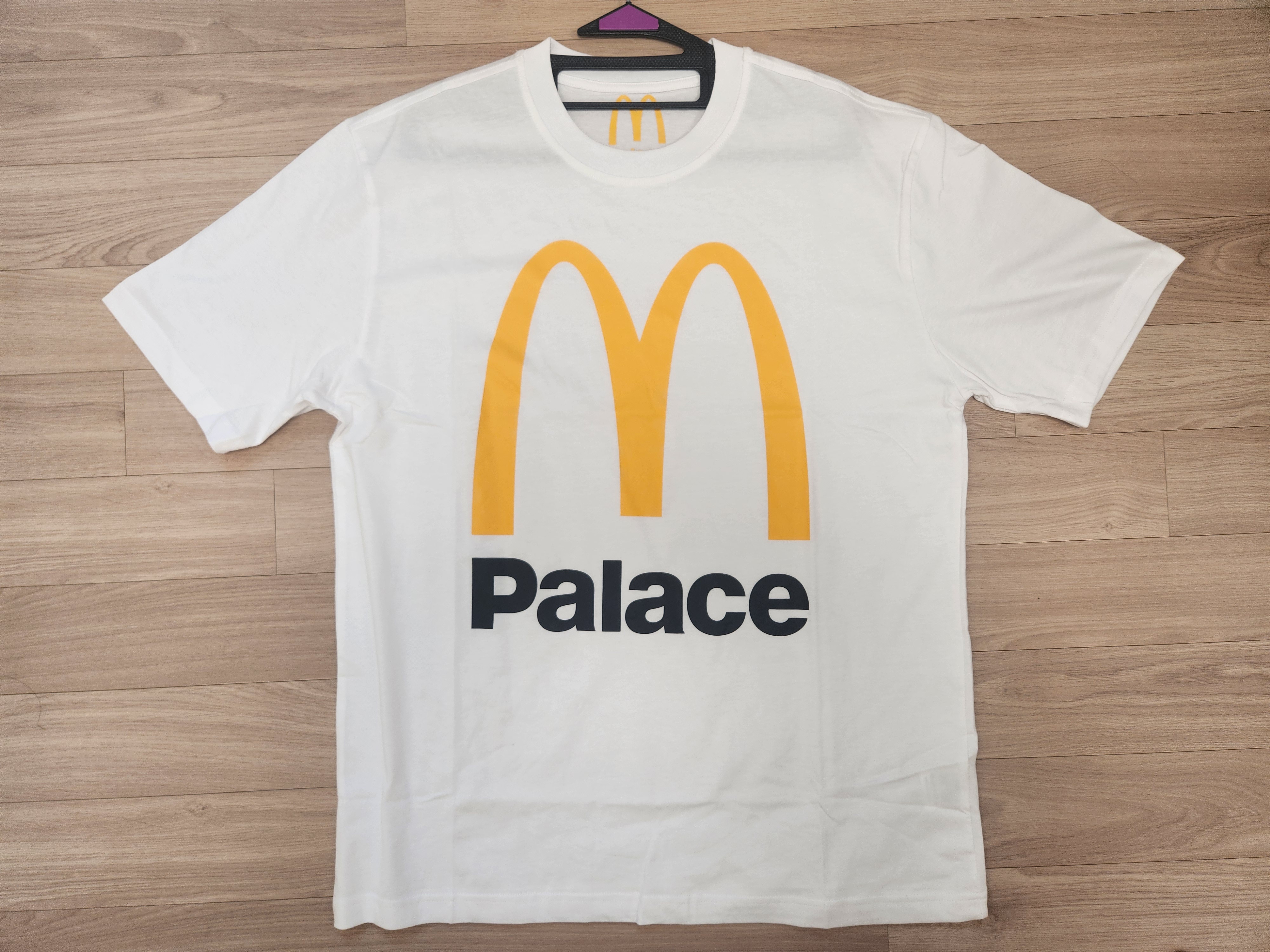 Palace x McDonald's Logo T-Shirt White - 23FW 착용 스타일