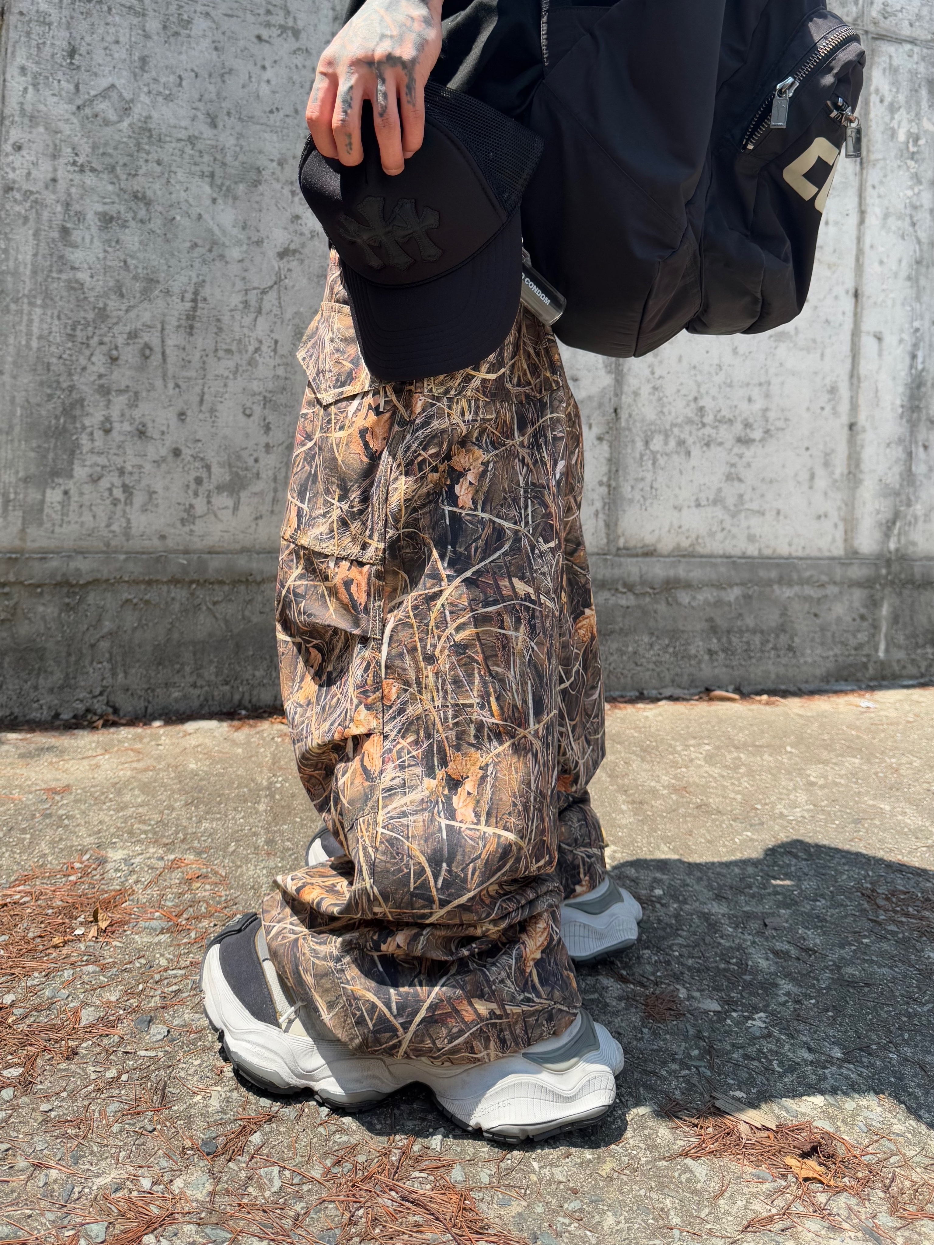 Converse x Drkshdw Oversized Backpack Black, Wapworks Utility 3T Lite Cargo Realtree 착용 스타일 - 5