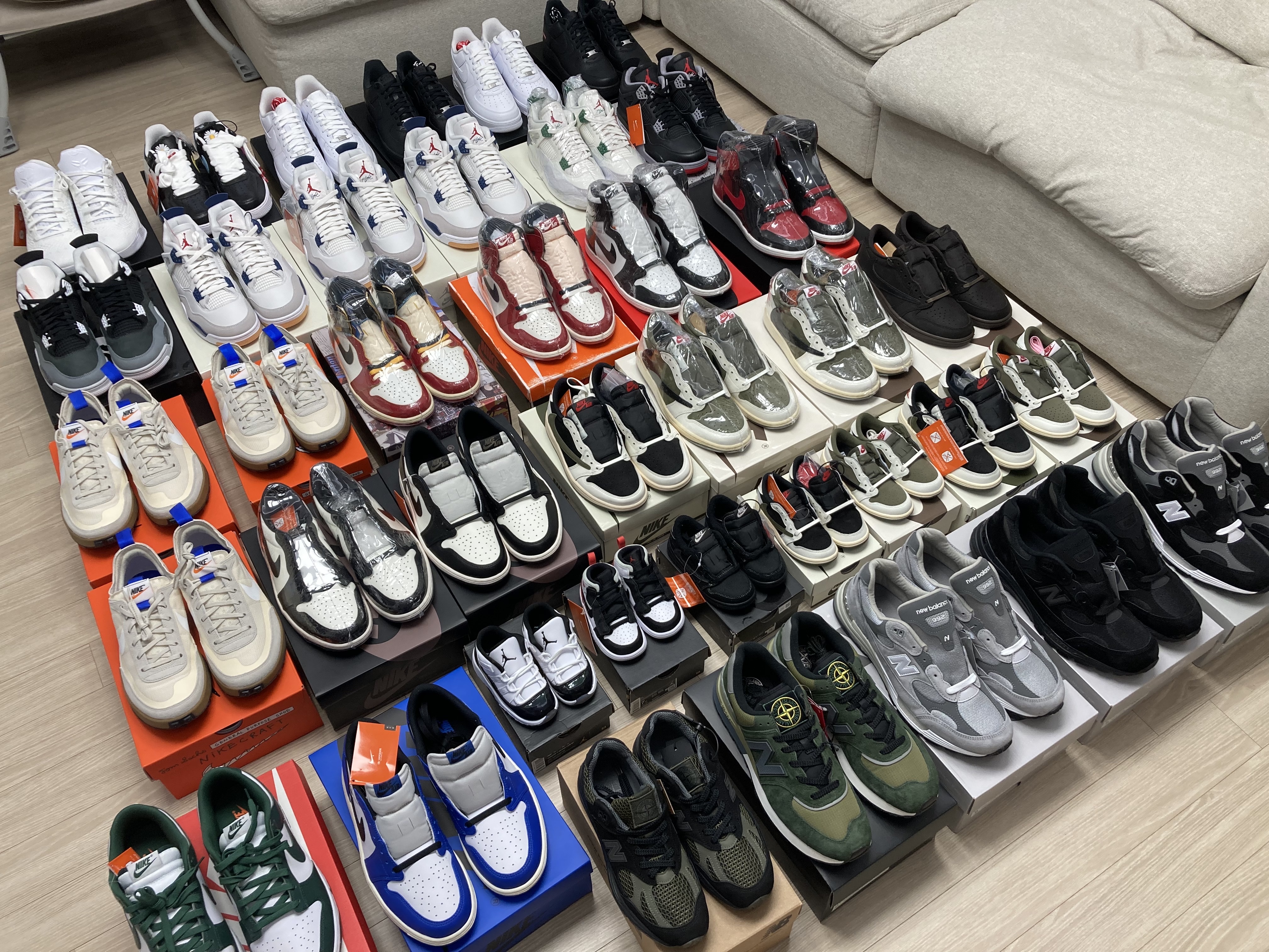 Jordan 1 x Travis Scott Retro Low OG SP Reverse Olive, (W) Jordan 1 x Travis Scott Retro Low OG SP Medium Olive 착용 스타일 - 1