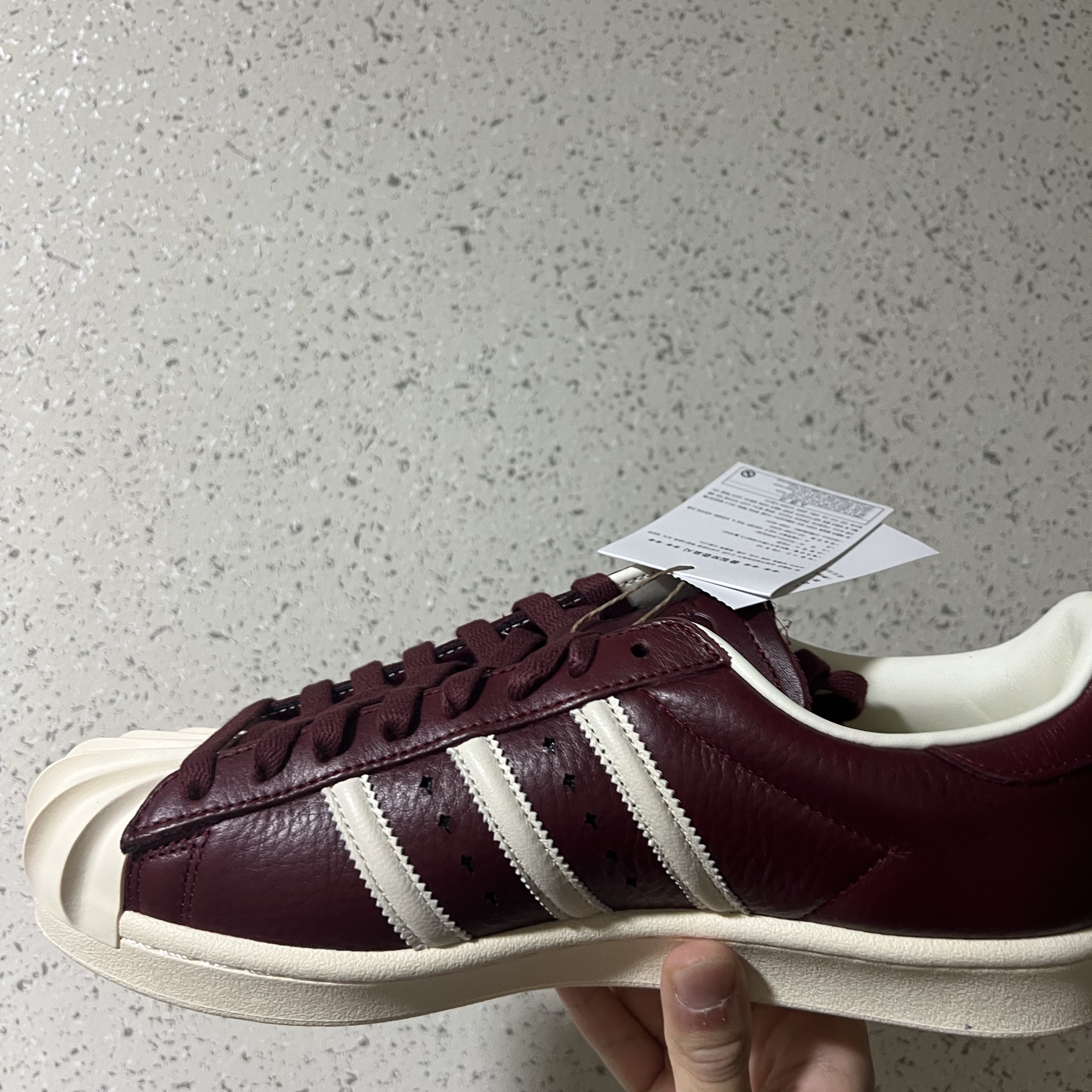 Adidas x Thug Club Superstar Vintage Collegiate Burgundy Cream White 착용 스타일 - 1