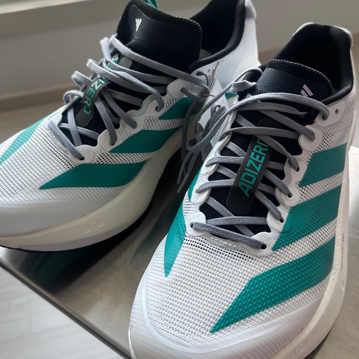 Adidas Adizero Boston 13 Cloud White Pure Teal 착용 스타일