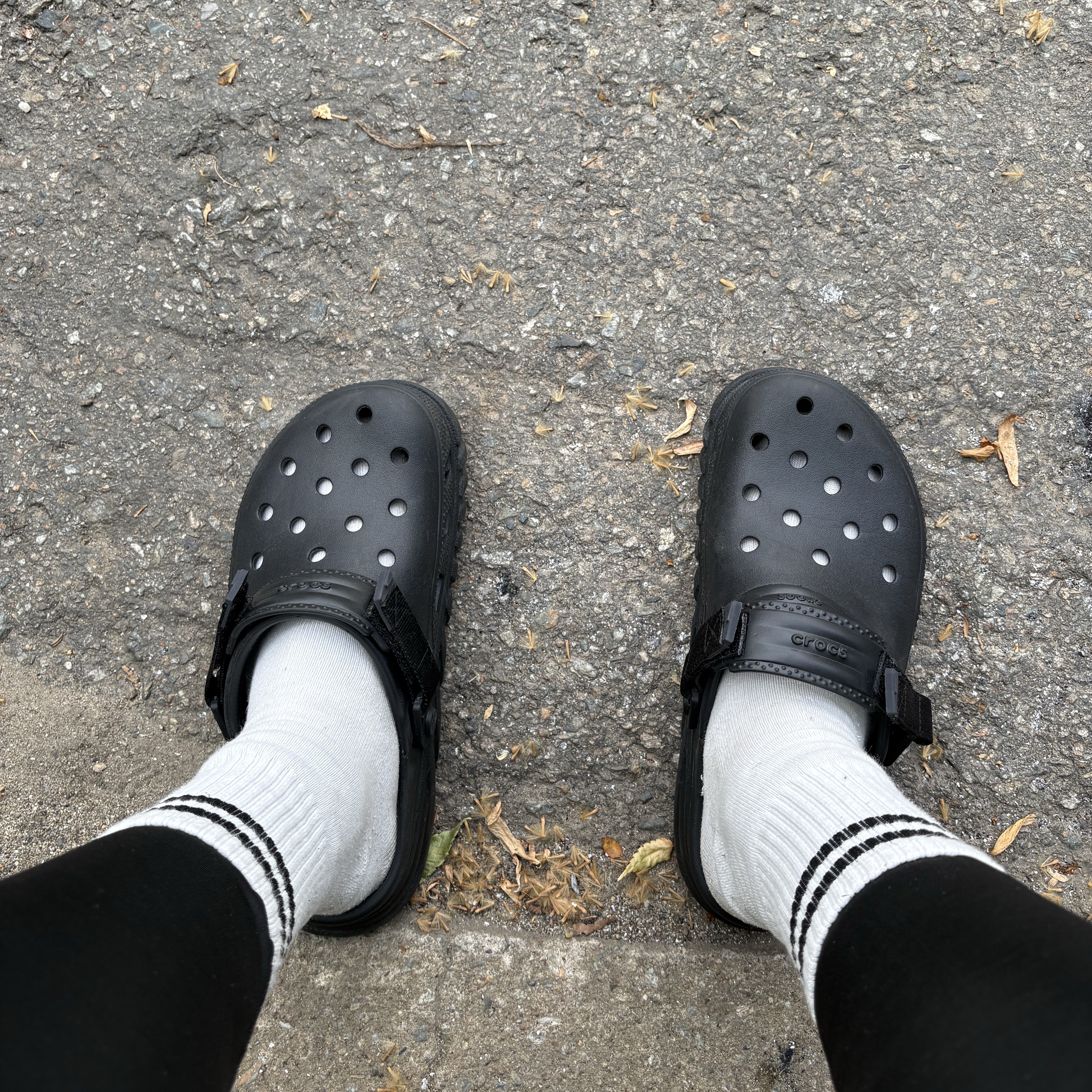 Crocs Duet Max II Clog Black 착용 스타일