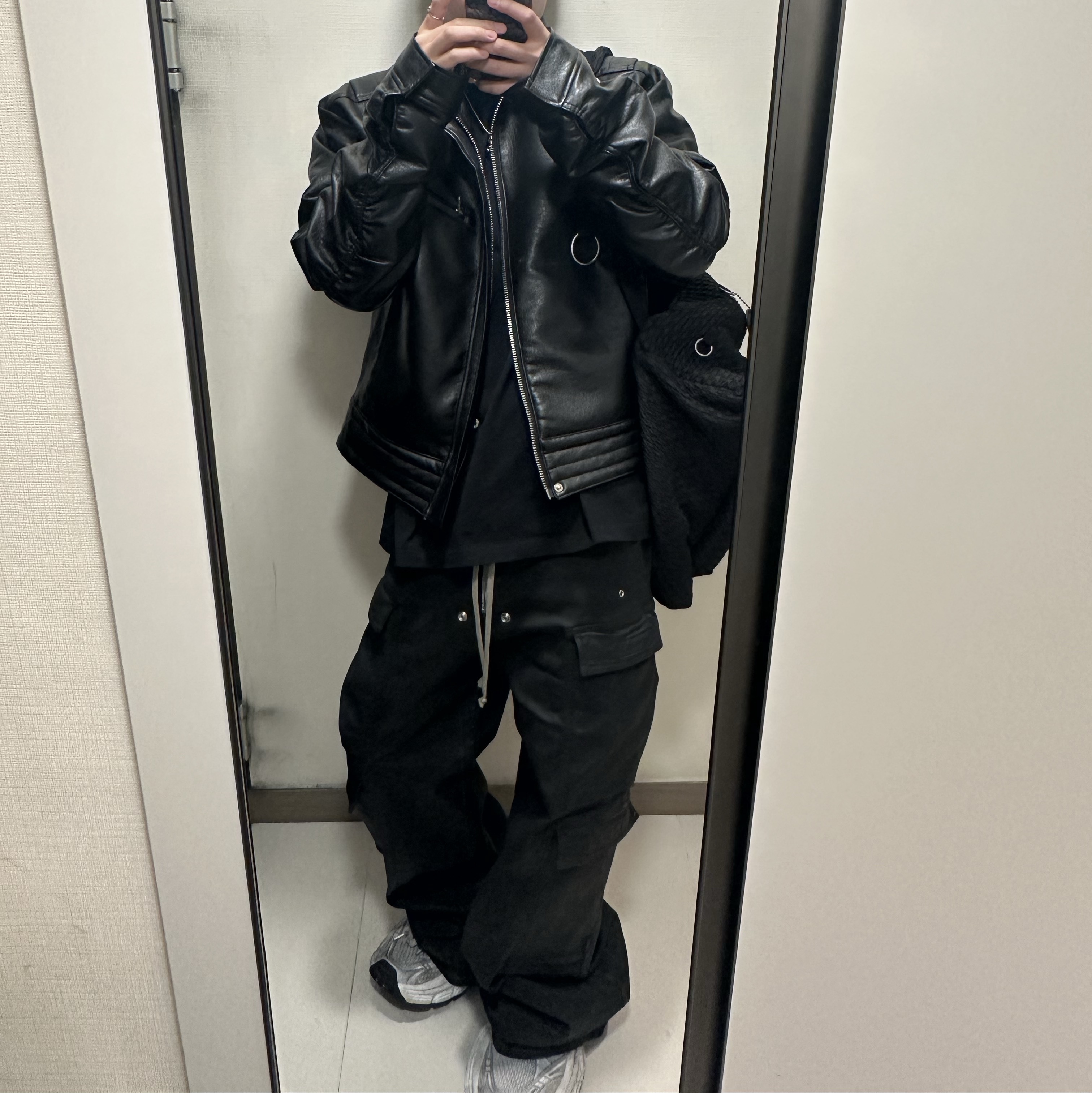 Rick Owens Porterville Denim Double Cargo Jumbo Belas Pants Black Wax, Balenciaga 10XL Sneakers White Grey Silver Black 착용 스타일