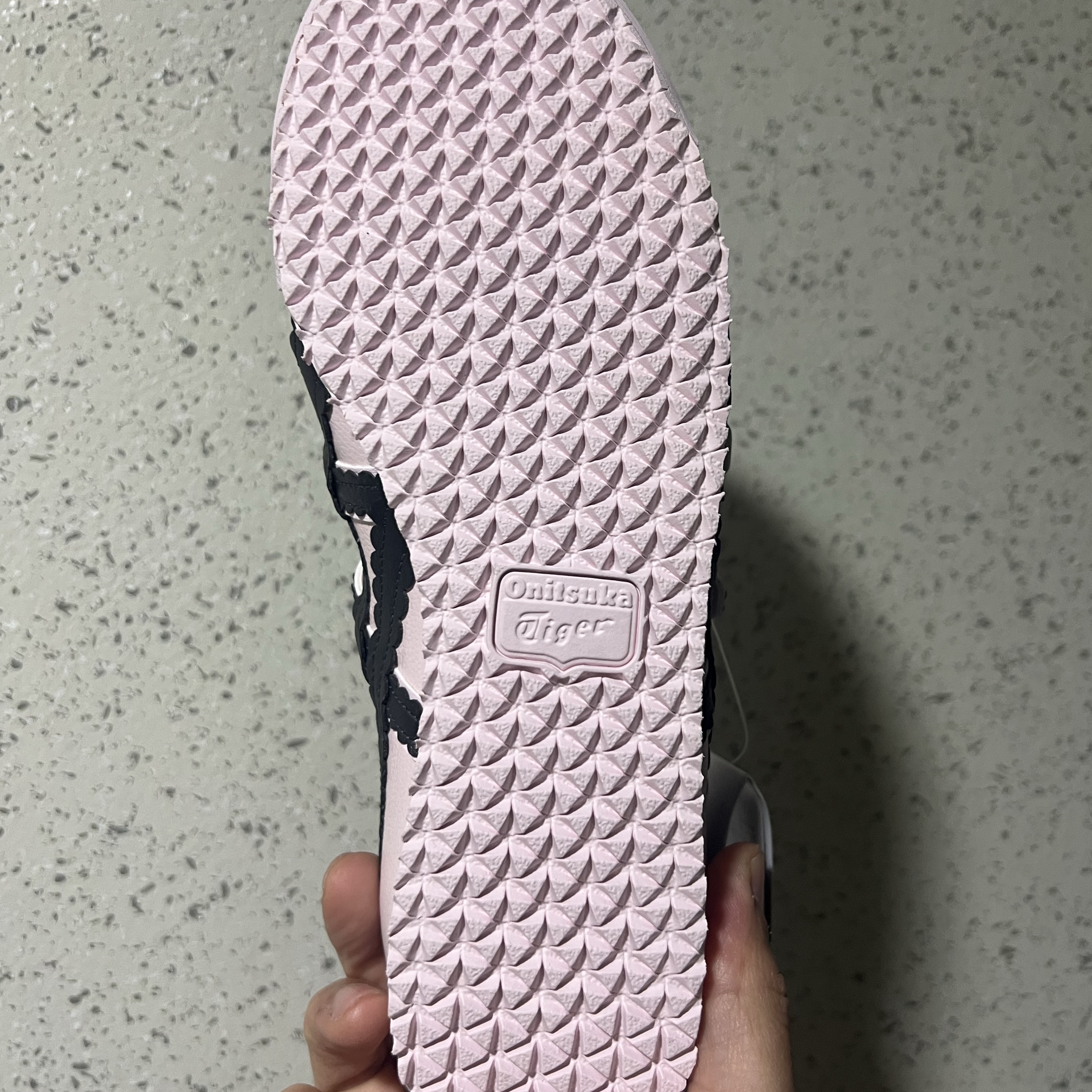 (W) Onitsuka Tiger Mexico 66 TGRS Crystal Pink Graphite Grey 착용 스타일 - 6