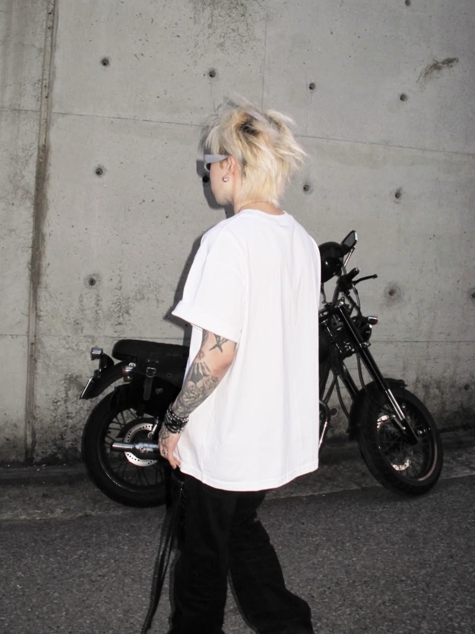 PHOS333 Uncaged Slogan T-Shirt White, PHOS333 Uncaged Slogan T-Shirt Black 착용 스타일 - 4