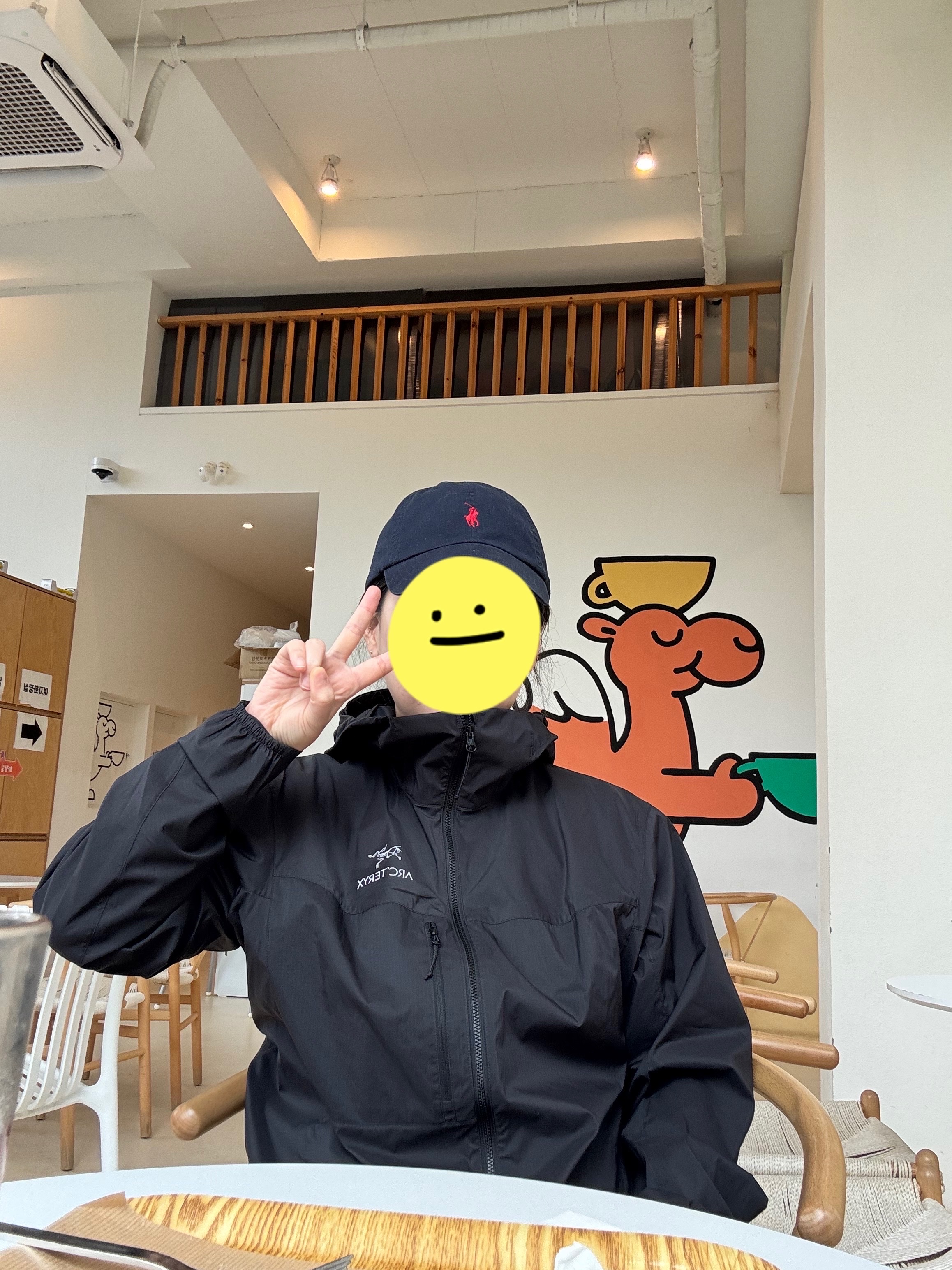 (W) Arc'teryx Squamish Hoody Black 착용 스타일 - 2