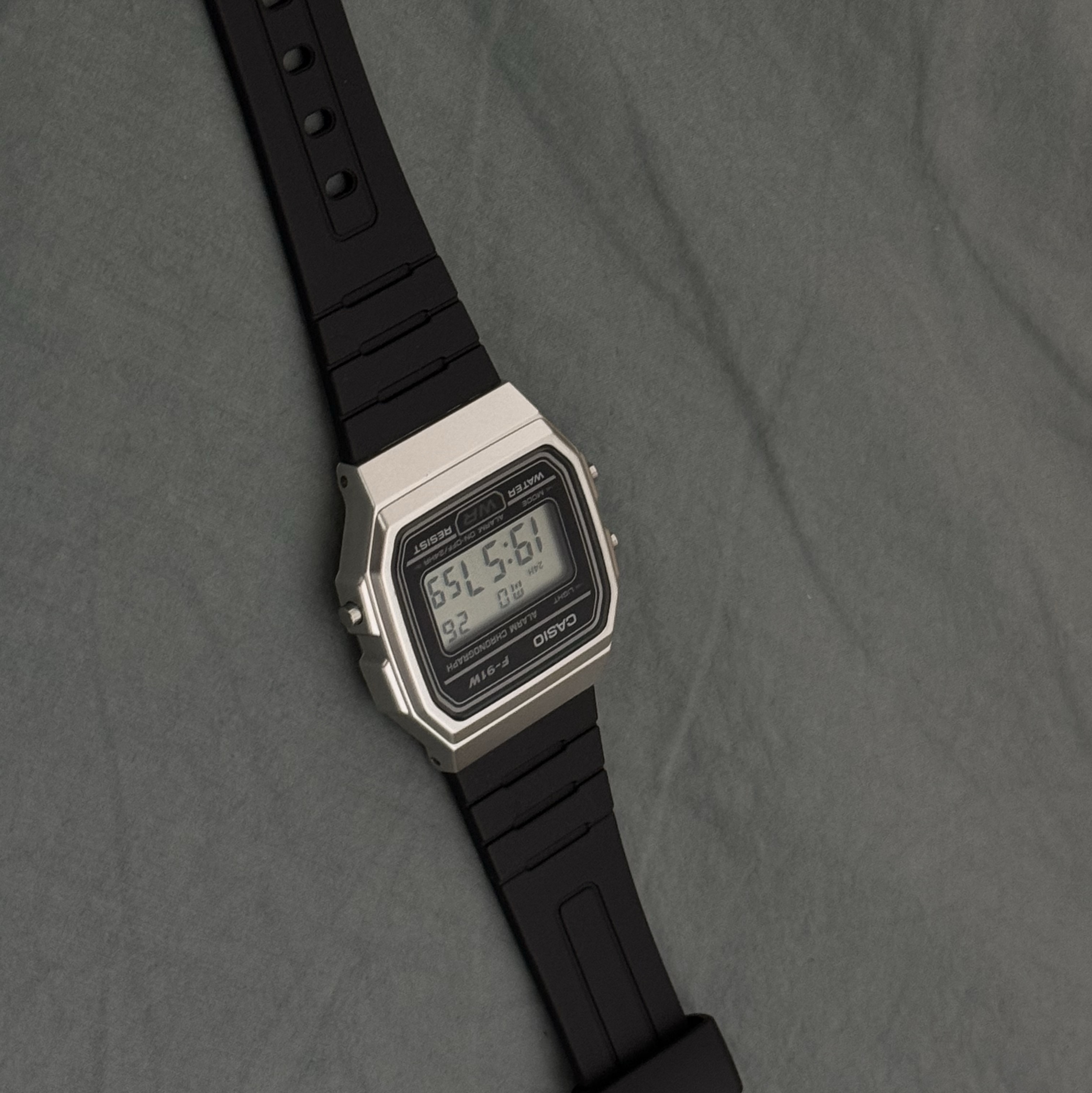Casio F-91WM-7 착용 스타일