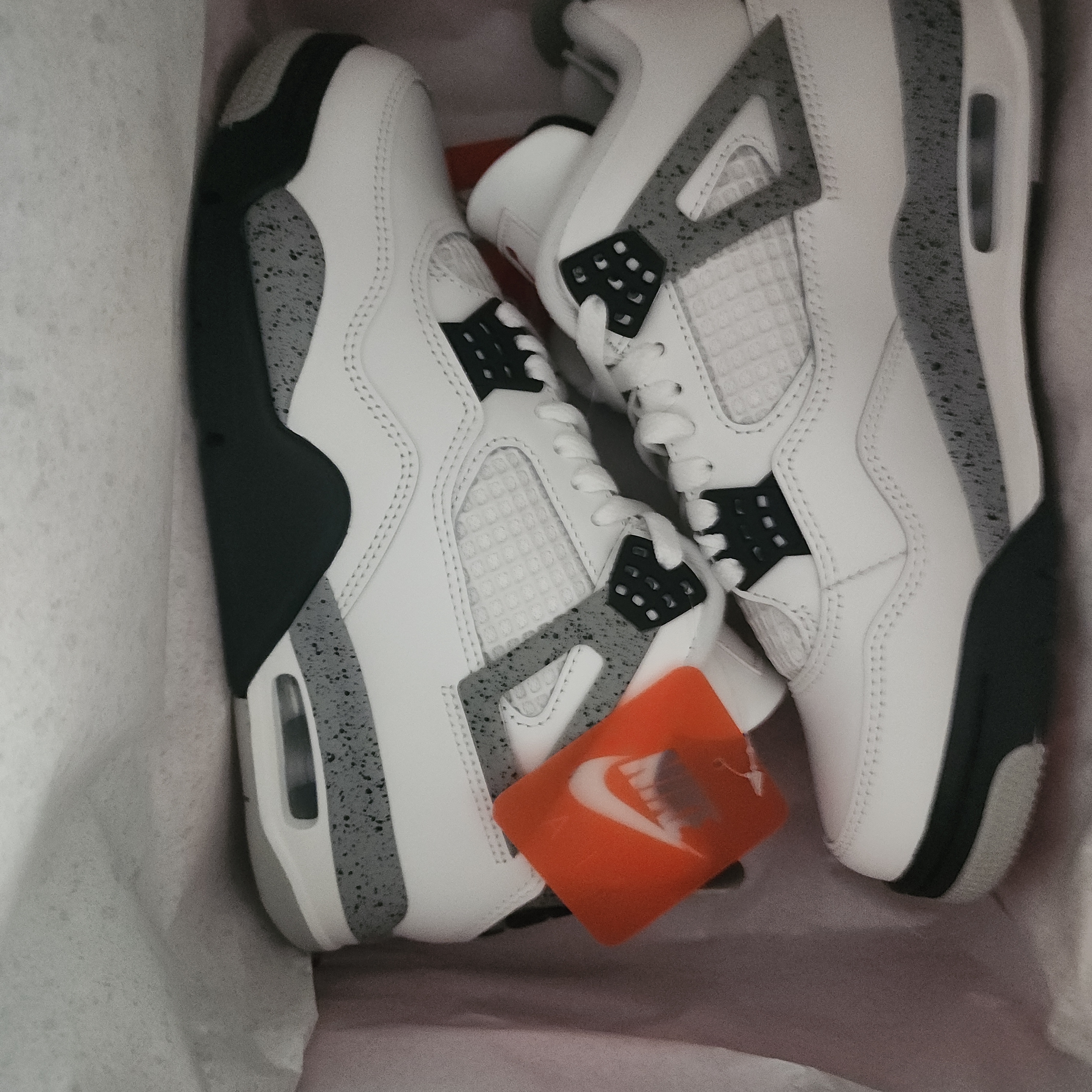 Jordan 4 Retro OG White Cement 2025 착용 스타일 - 1