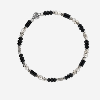 [KREAM 단독] Scudo Shell Black Pearl Beads Bracelet 착용 스타일