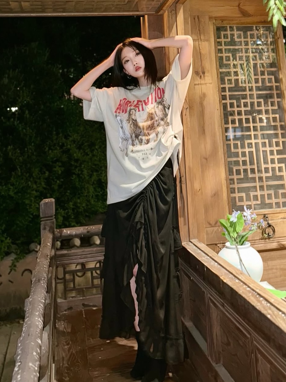 PHOS333 Hazzard 004 Noble Motion T-Shirt Ivory, PHOS333 Hazzard 004 Noble Motion T-Shirt Brown Grey 착용 스타일 - 3